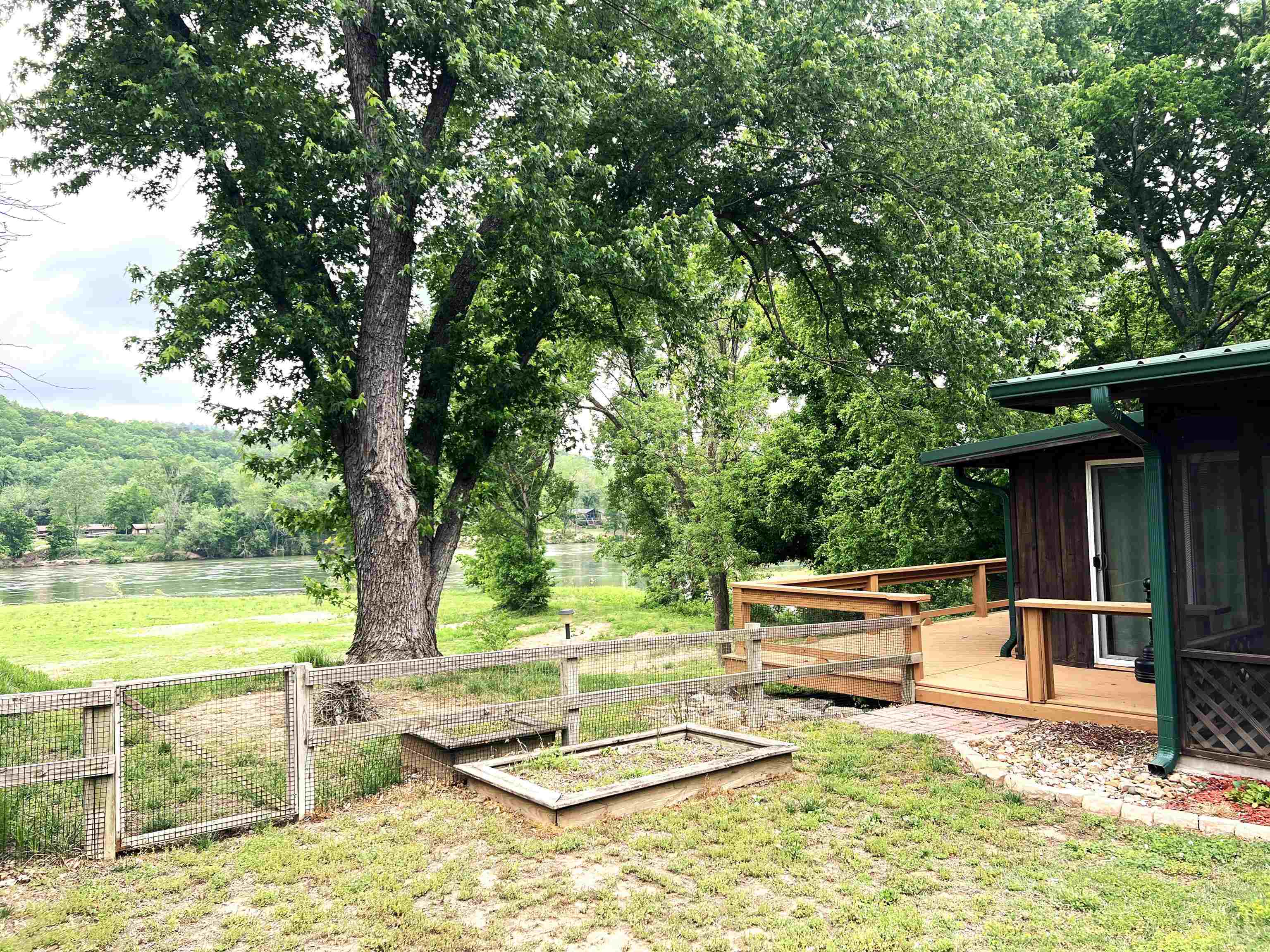 858 N Riverview 892 N Riverview Lane Mountain View, AR