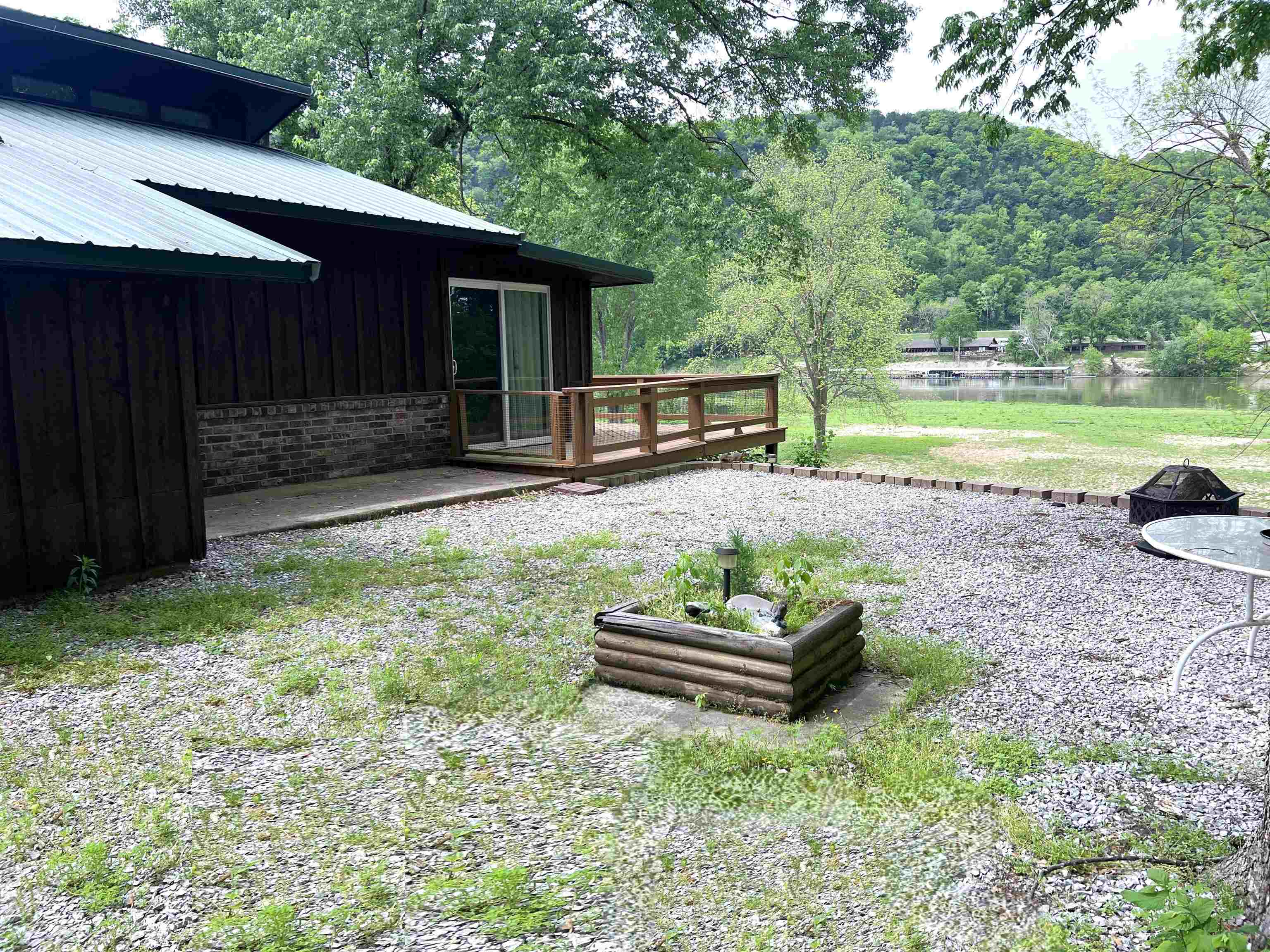 858 N Riverview 892 N Riverview Lane Mountain View, AR
