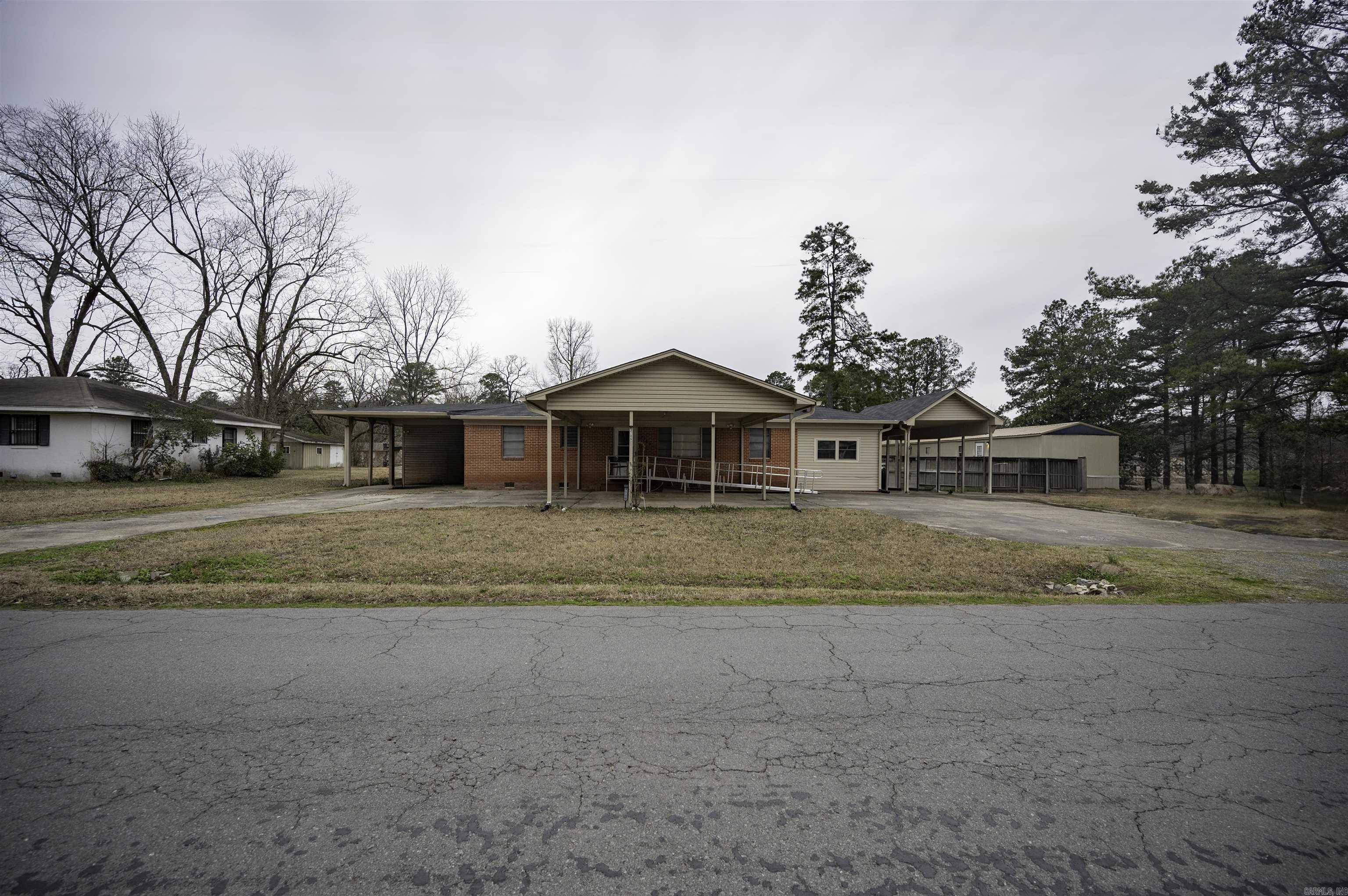 3706 E Lake  Pine Bluff, AR