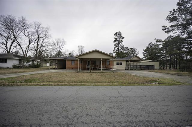 3706 E Lake  Pine Bluff, AR