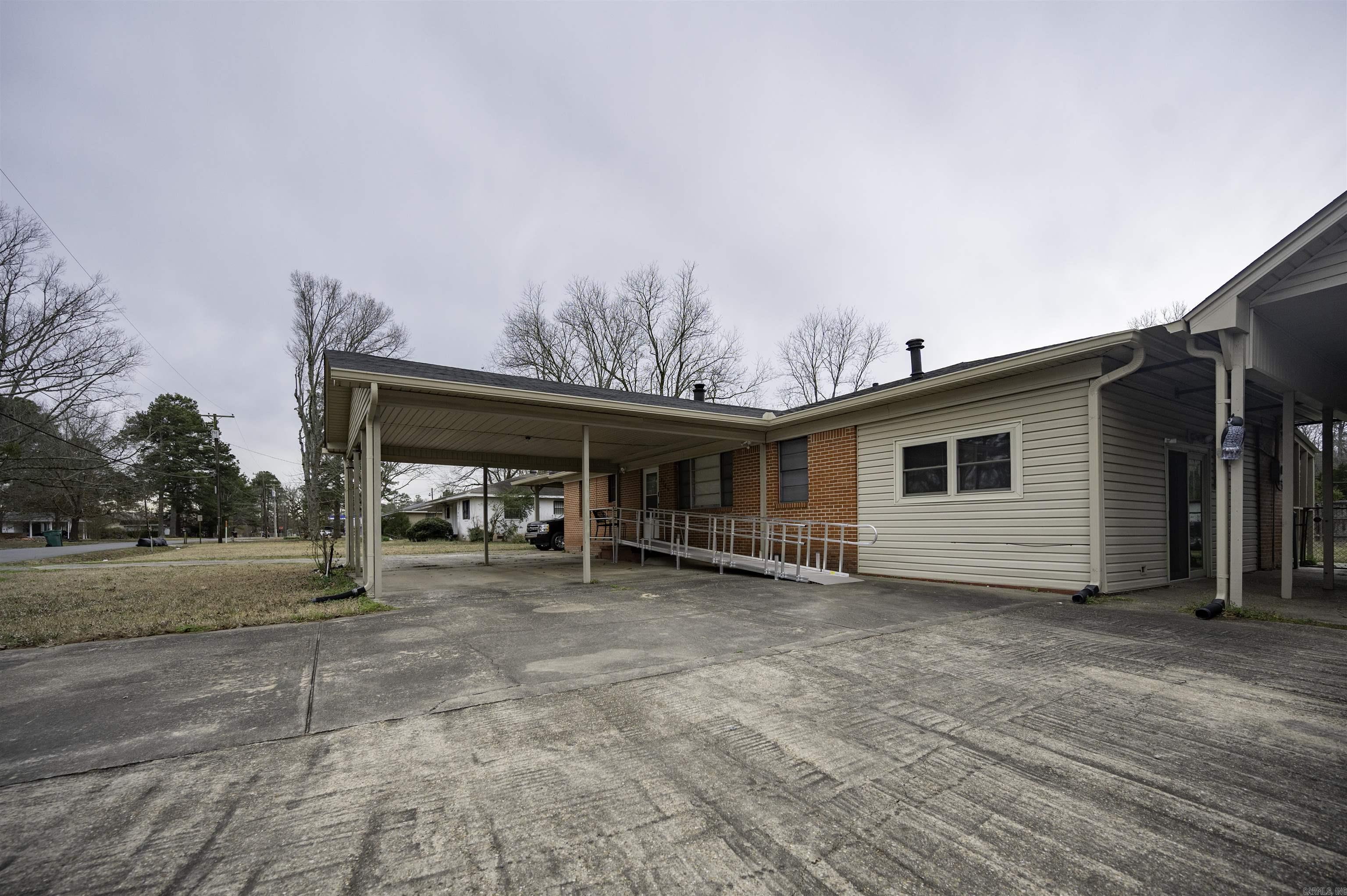 3706 E Lake  Pine Bluff, AR