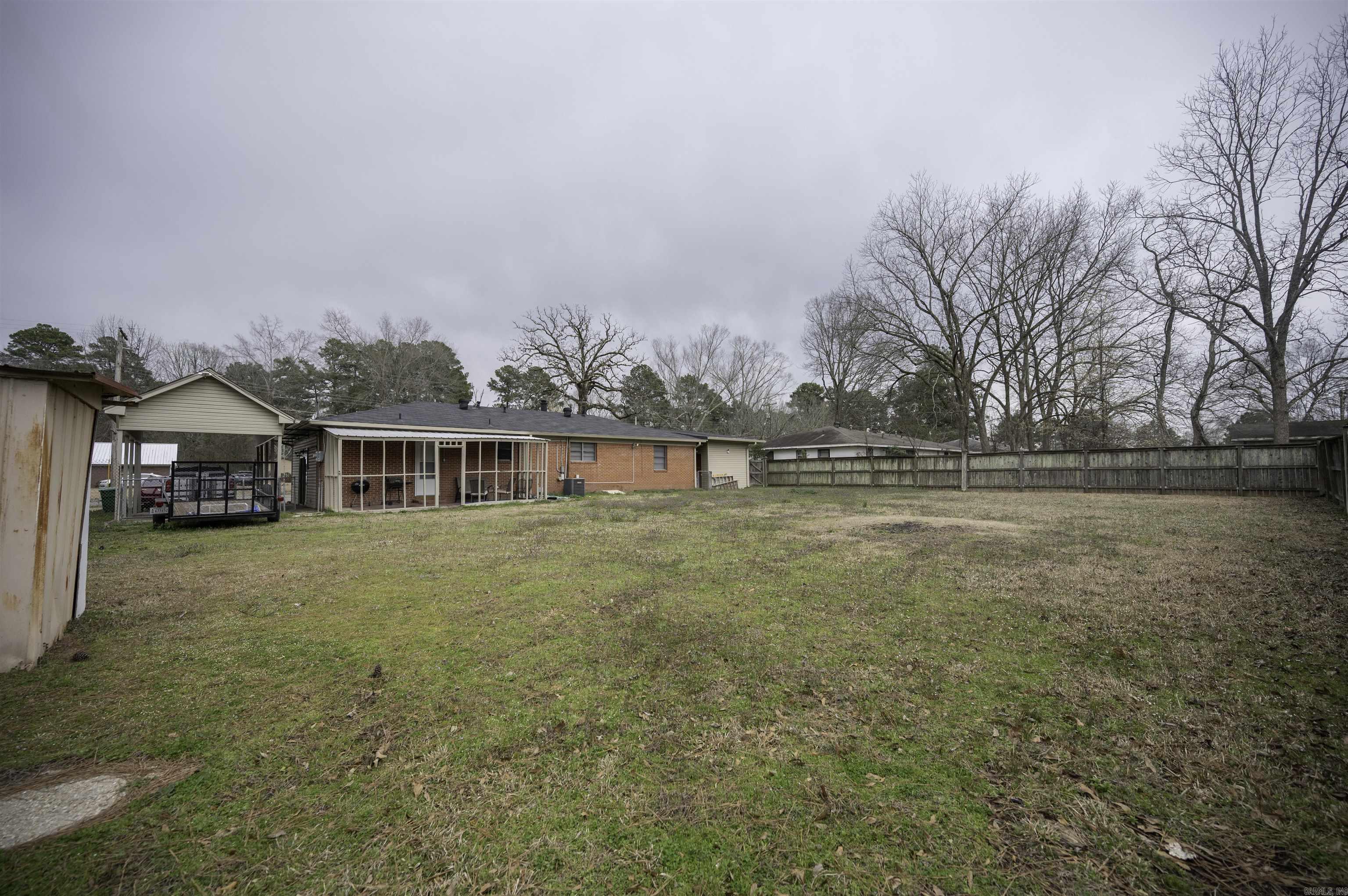 3706 E Lake  Pine Bluff, AR