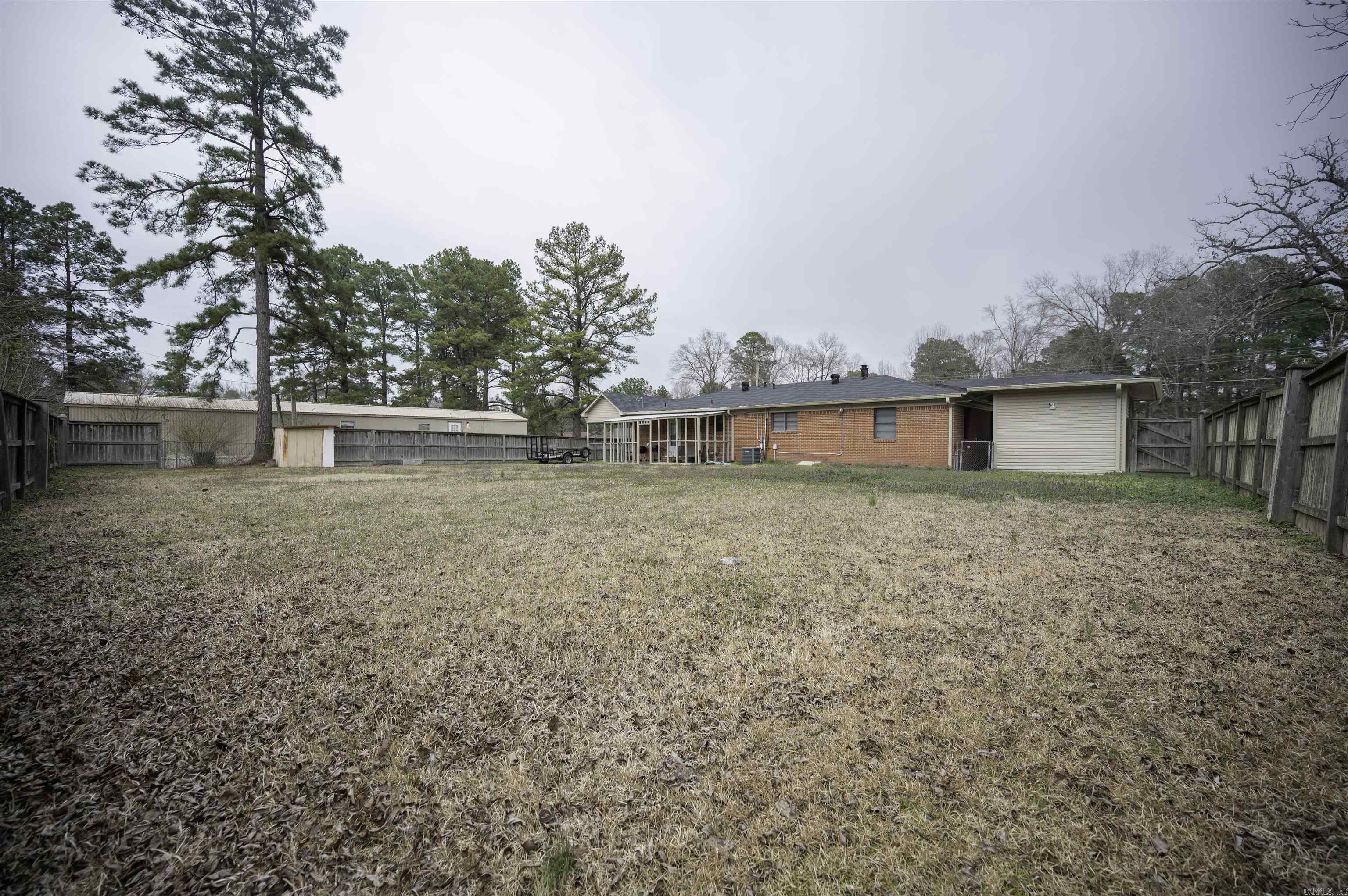 3706 E Lake  Pine Bluff, AR