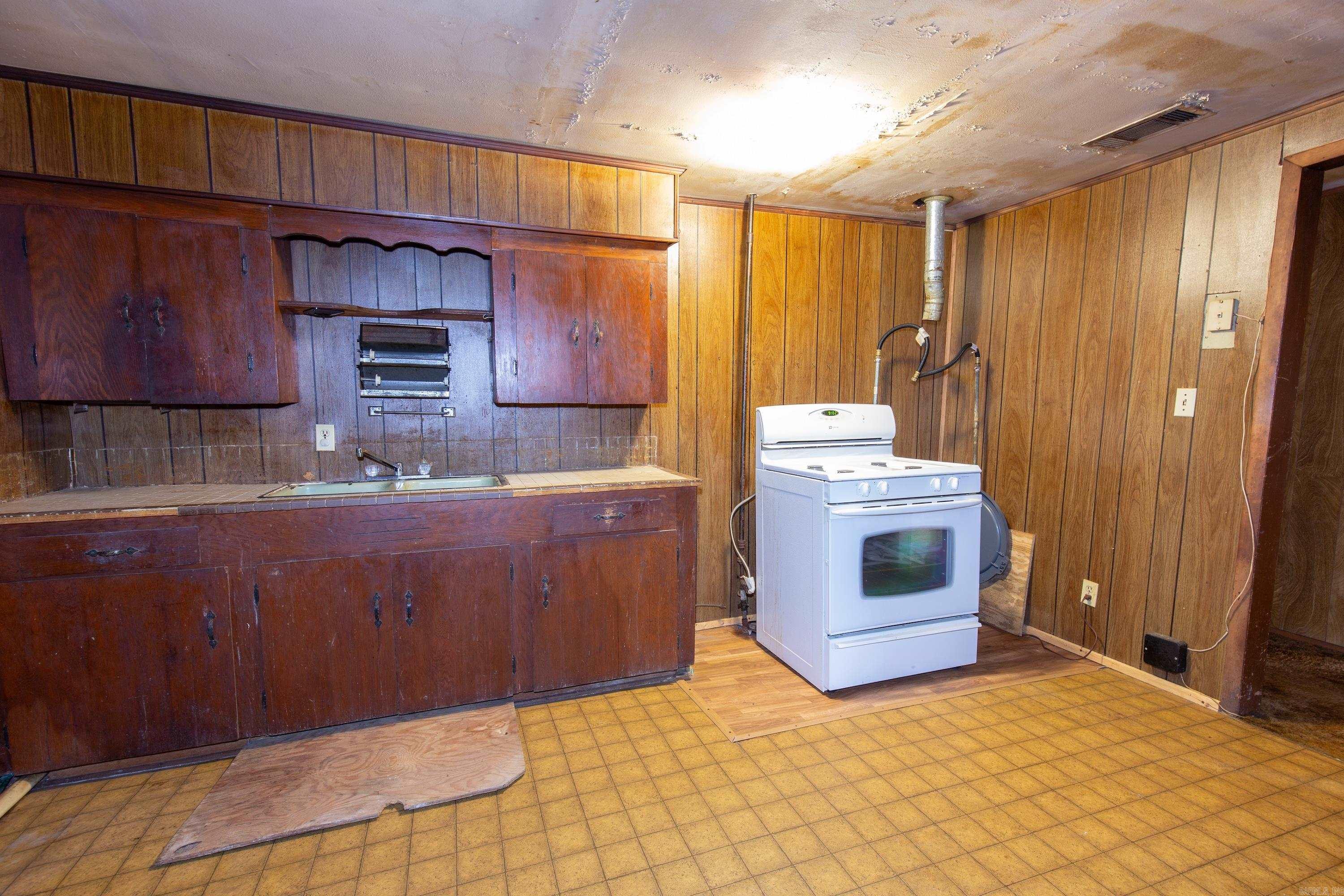 910  Ray rd.  Jacksonville, AR