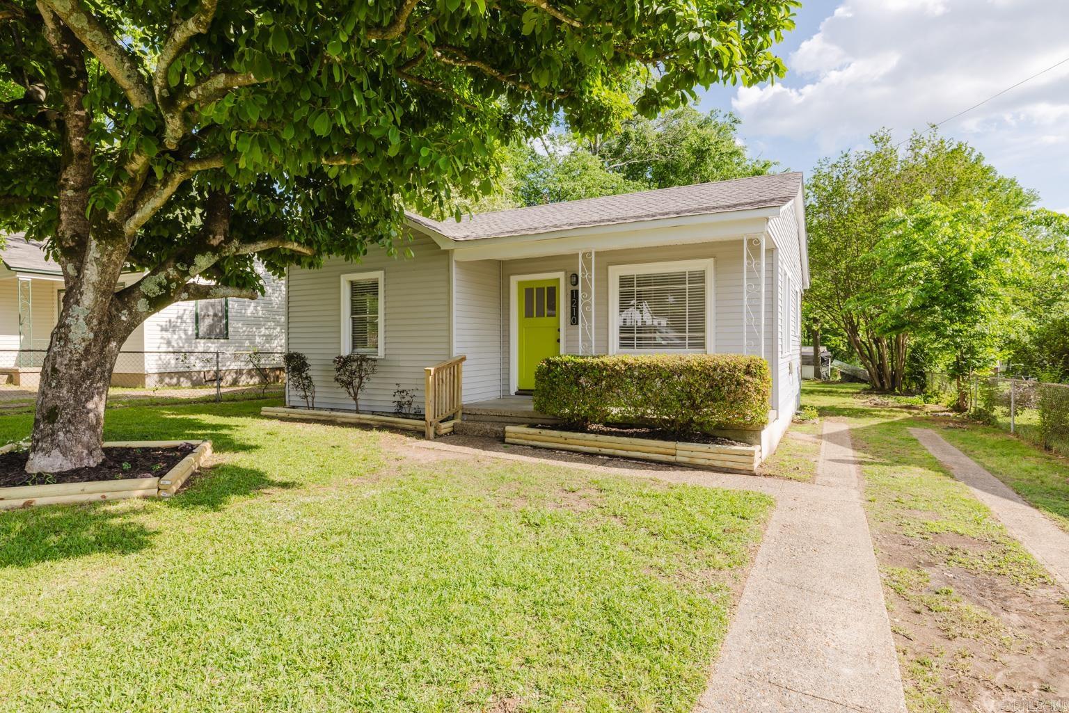 1210  Thelma St  Benton, AR