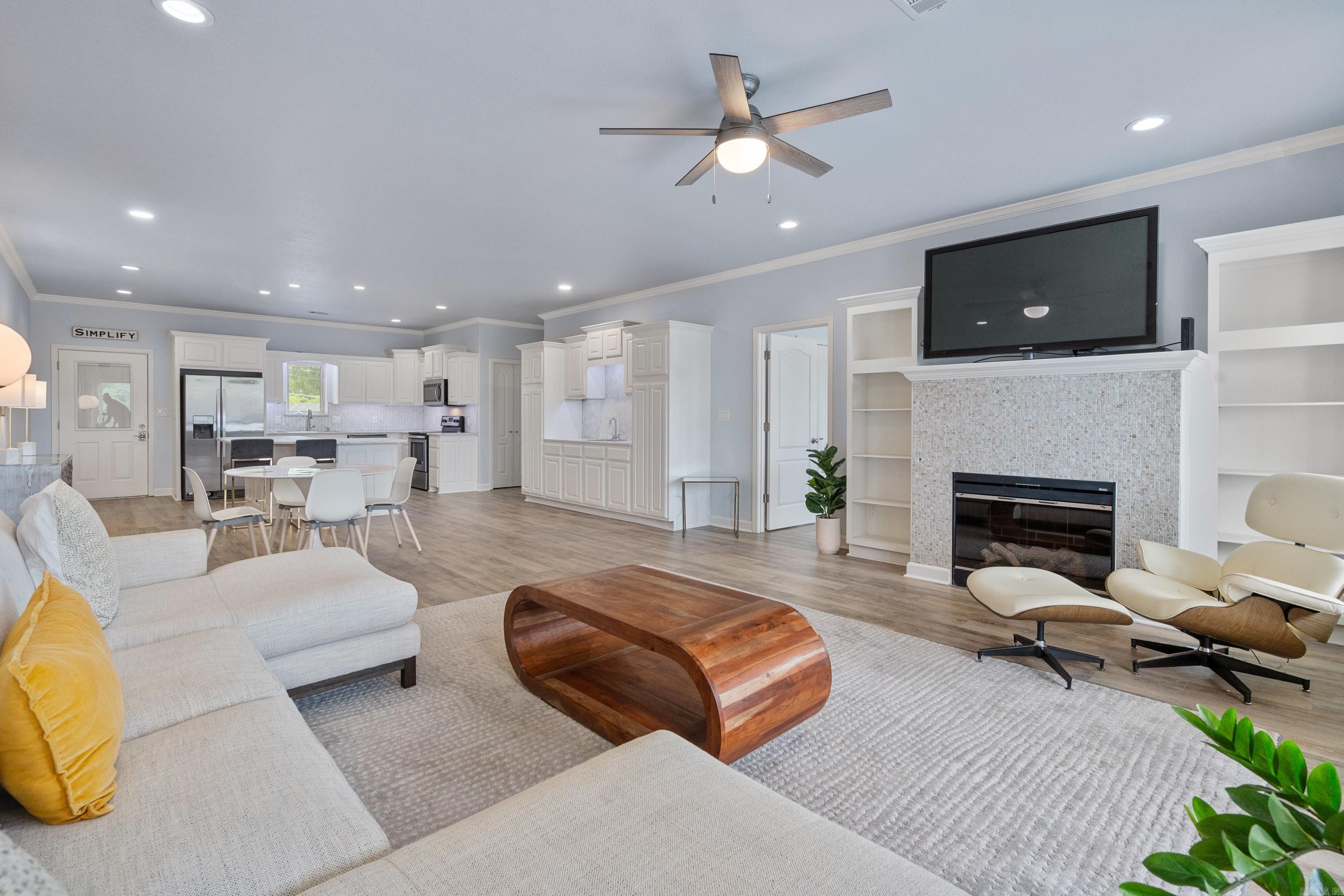 225 Lookout Pt Hot Springs, AR 71913