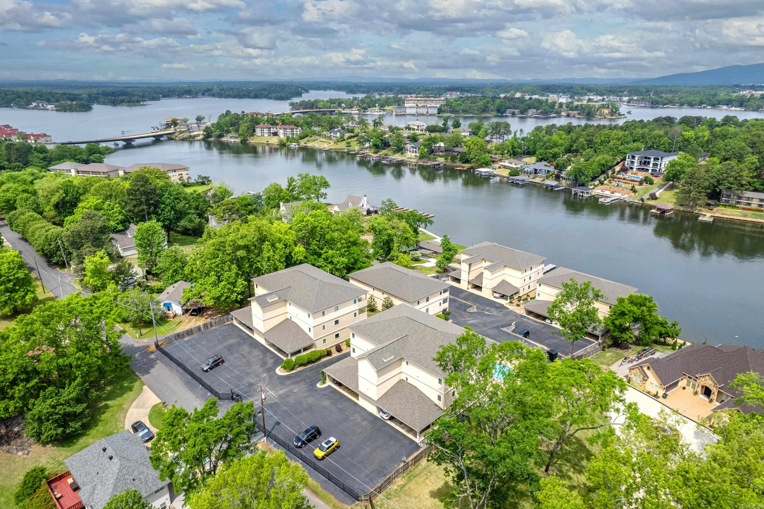225 Lookout Pt Hot Springs, AR 71913