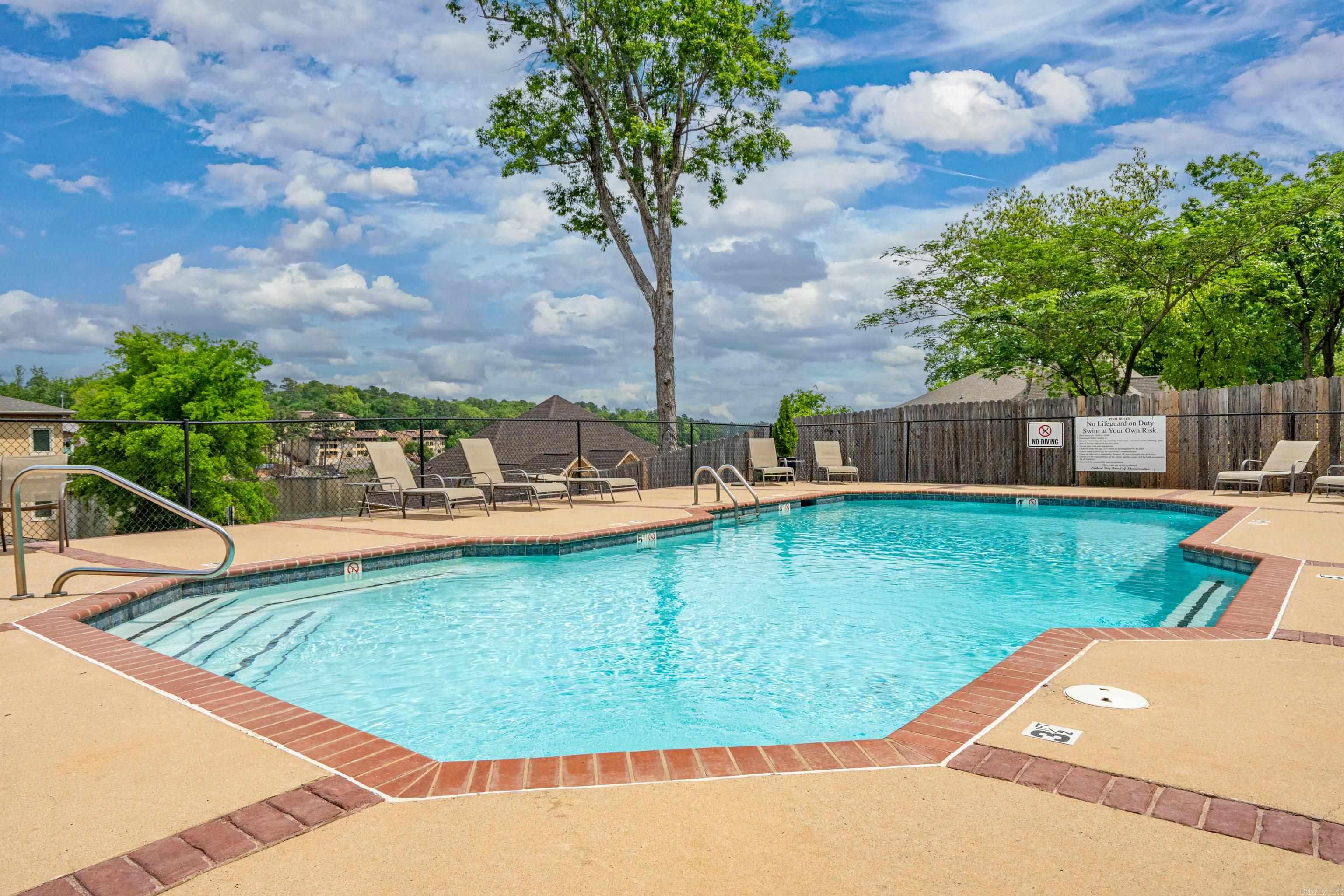 225 Lookout Pt Hot Springs, AR 71913
