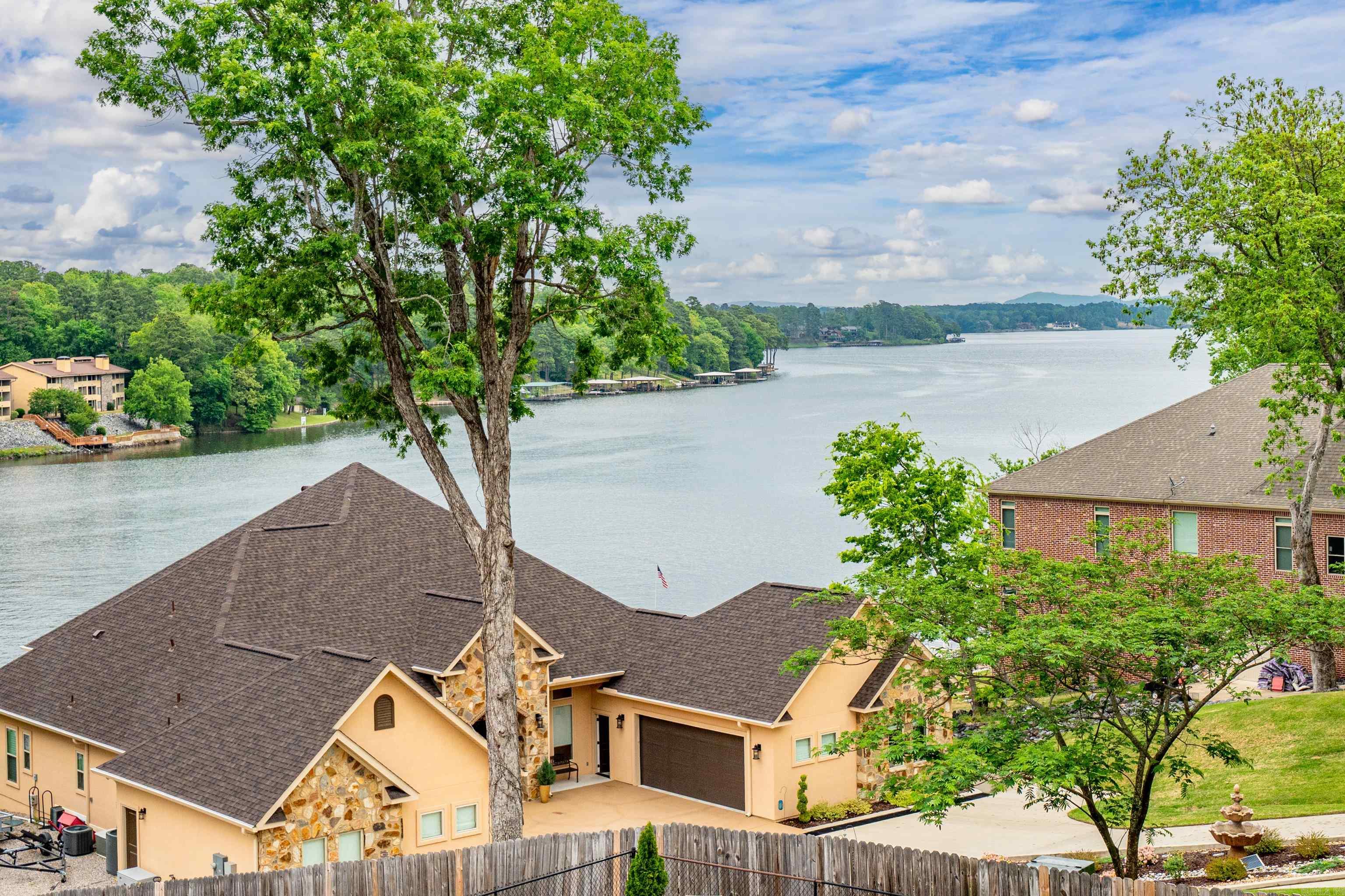 225 Lookout Pt Hot Springs, AR 71913