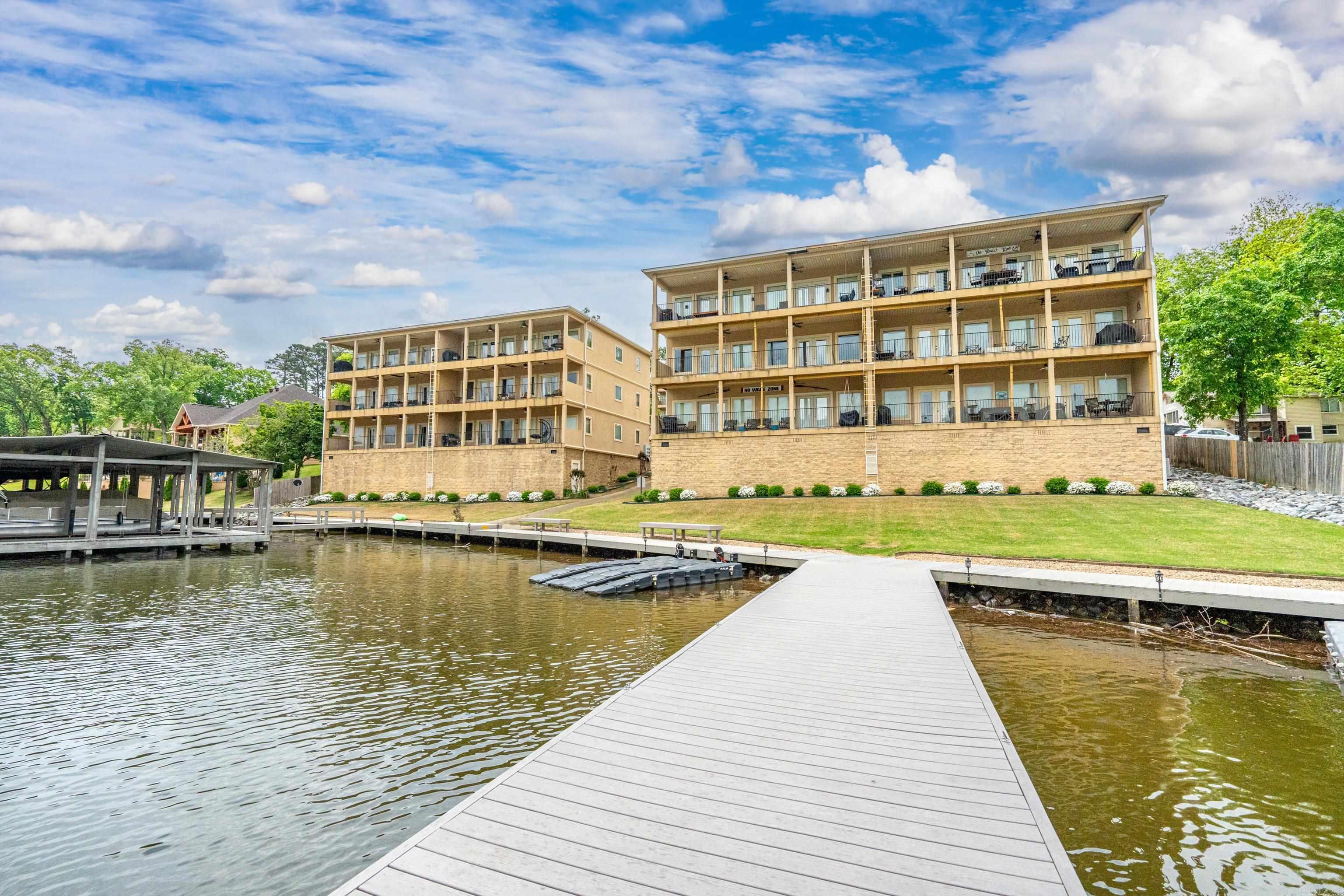 225 Lookout Pt Hot Springs, AR 71913