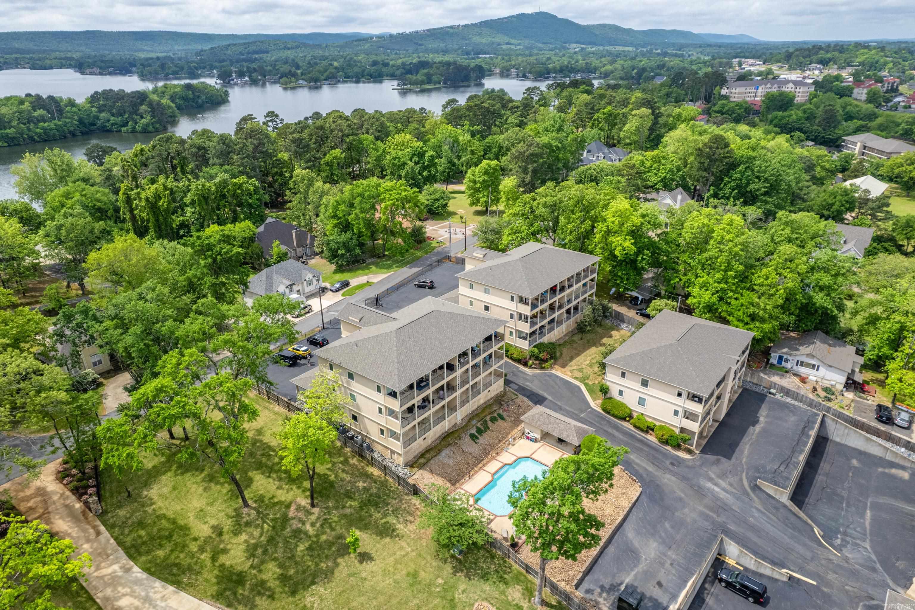 225 Lookout Pt Hot Springs, AR 71913