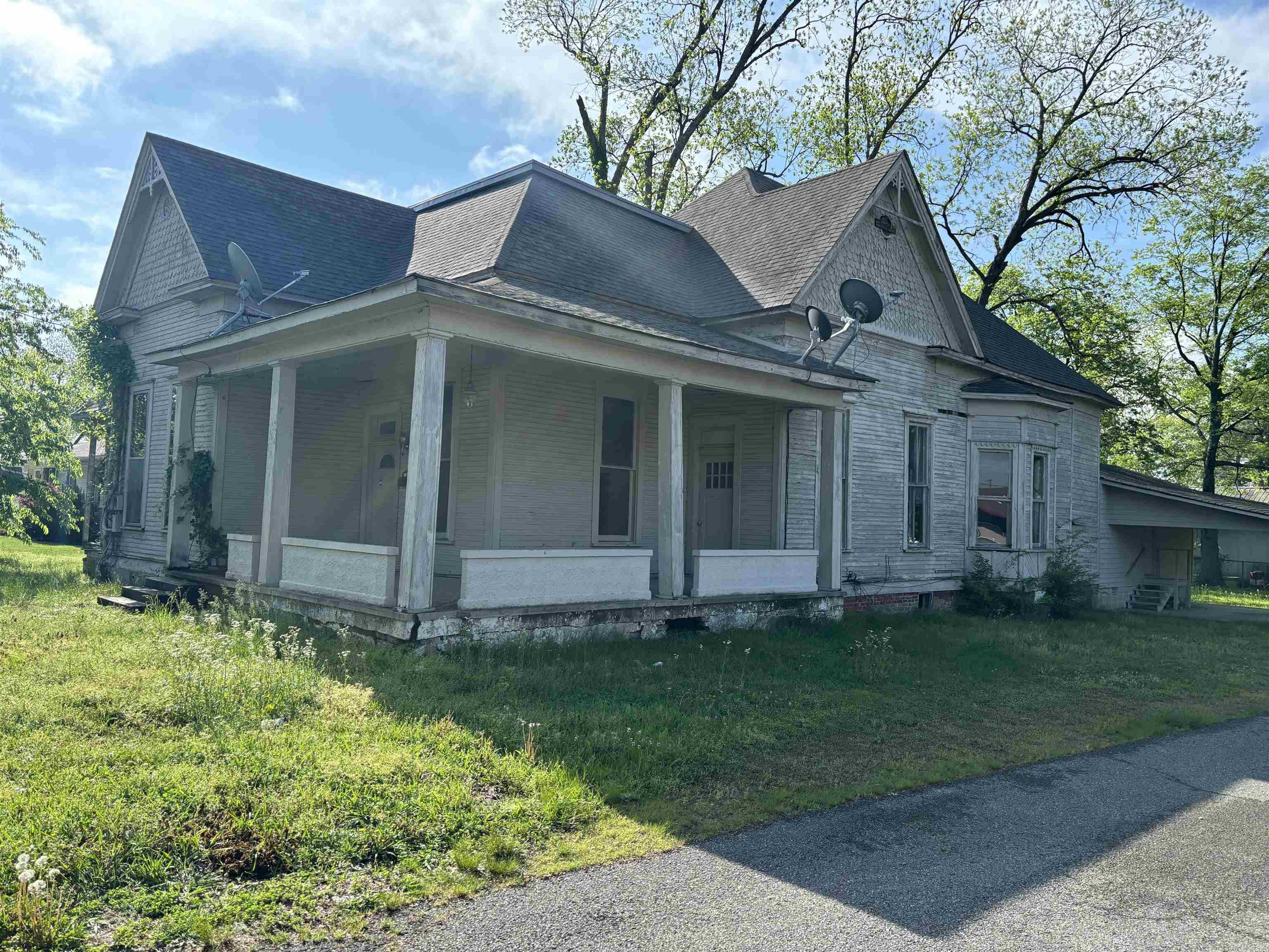 307  E Center  Searcy, AR