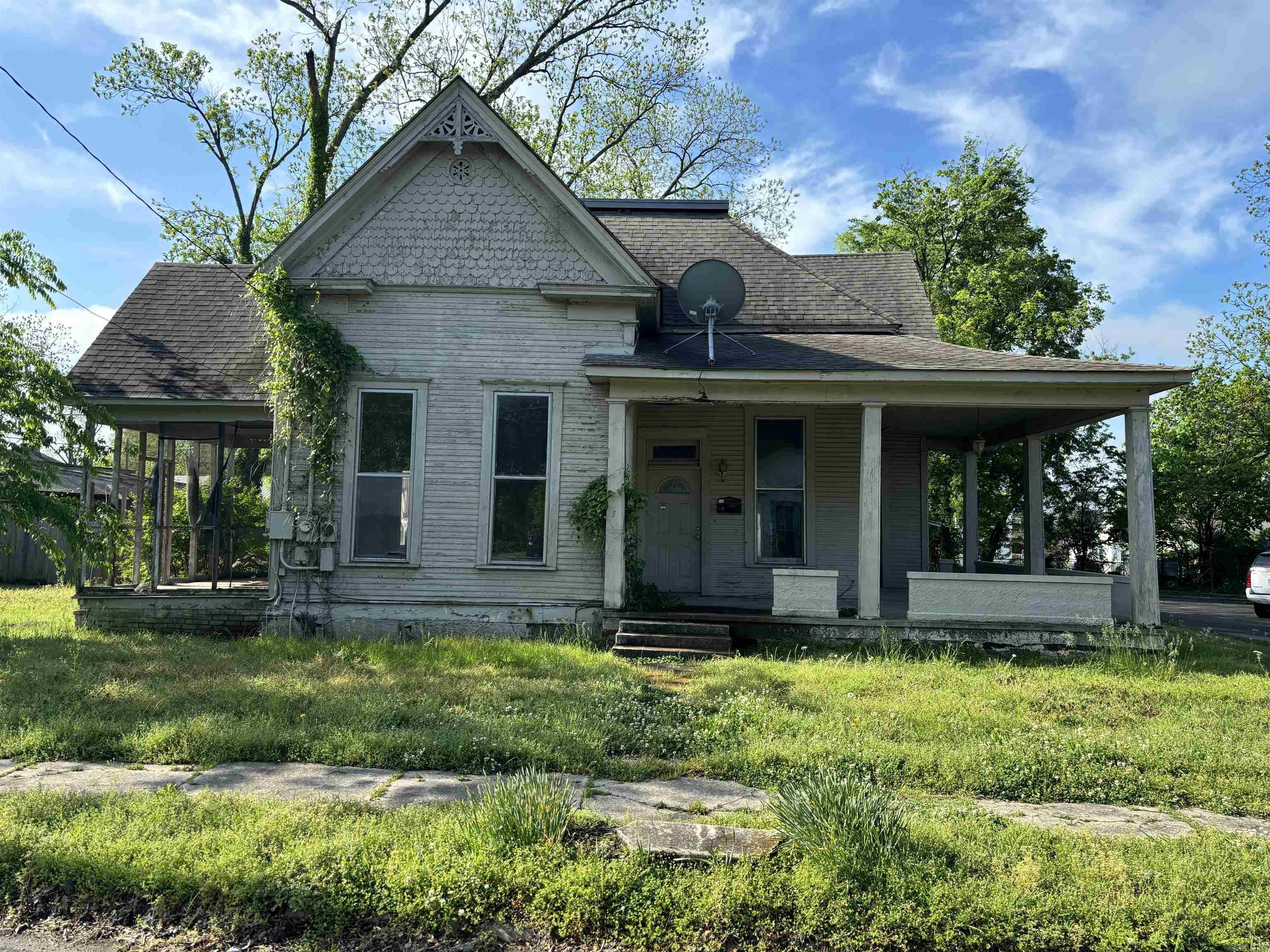 307  E Center  Searcy, AR