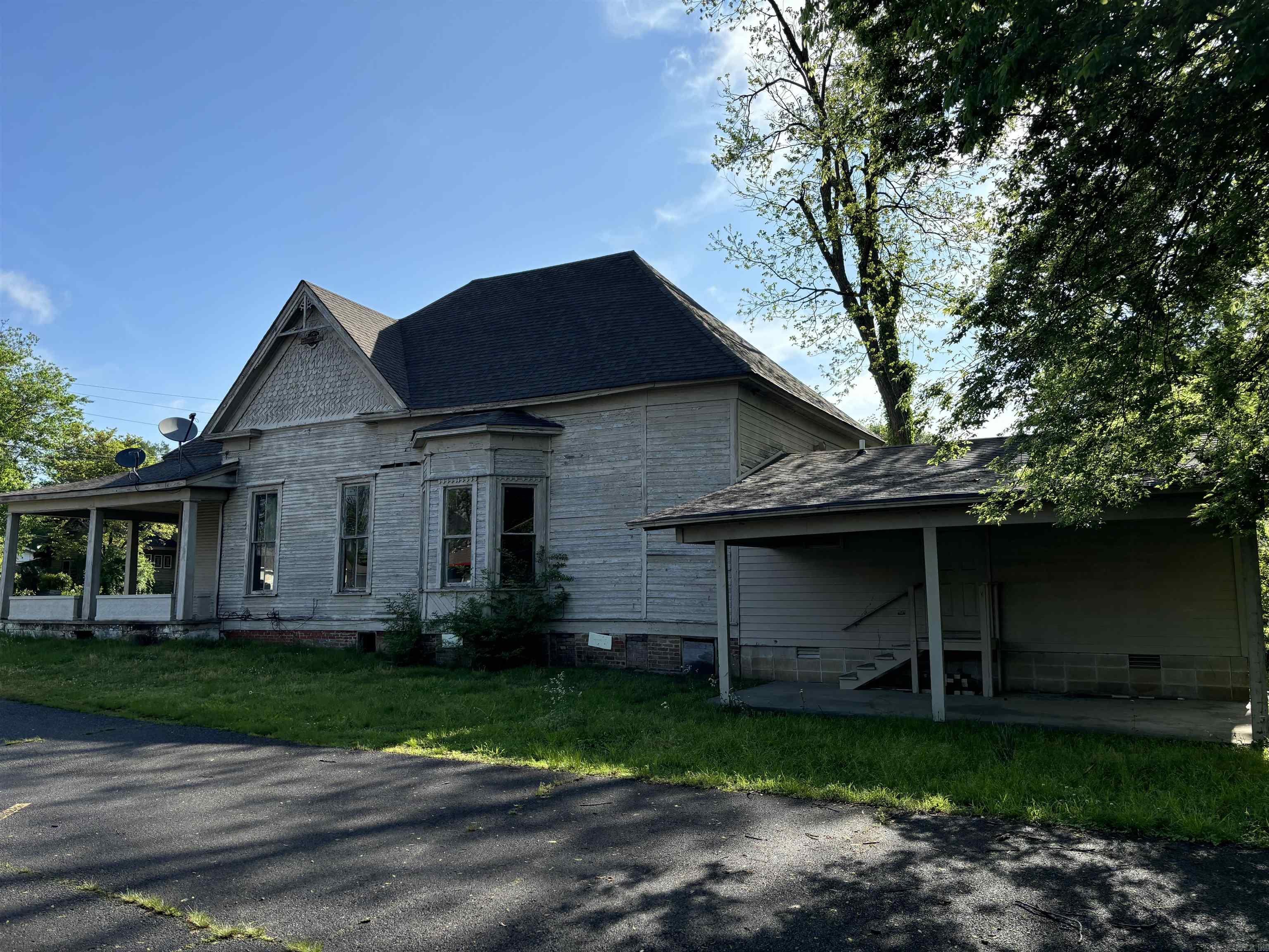 307  E Center  Searcy, AR