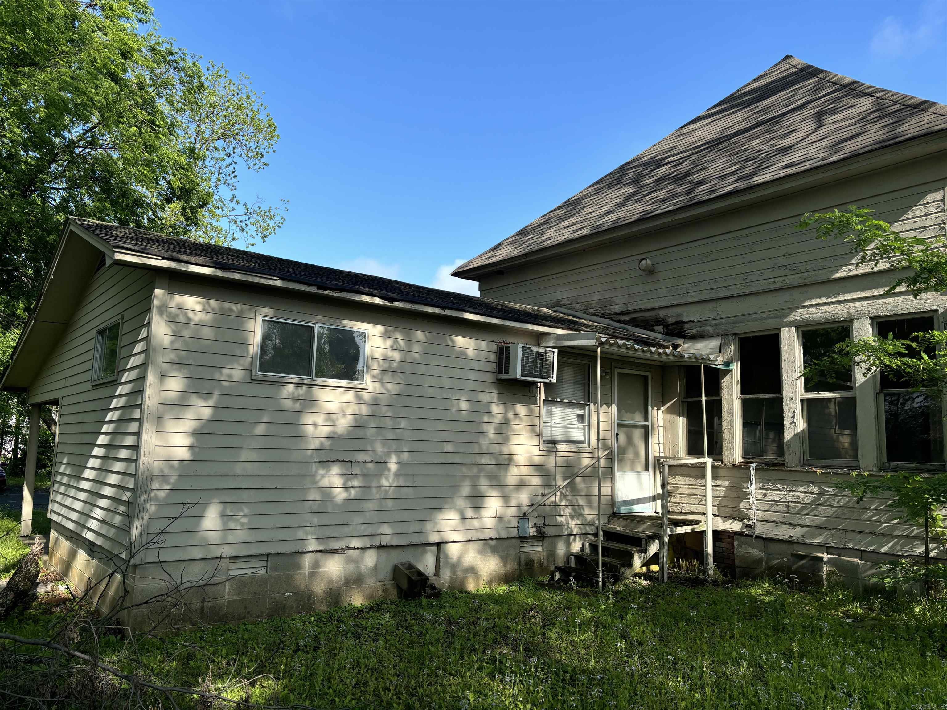 307  E Center  Searcy, AR