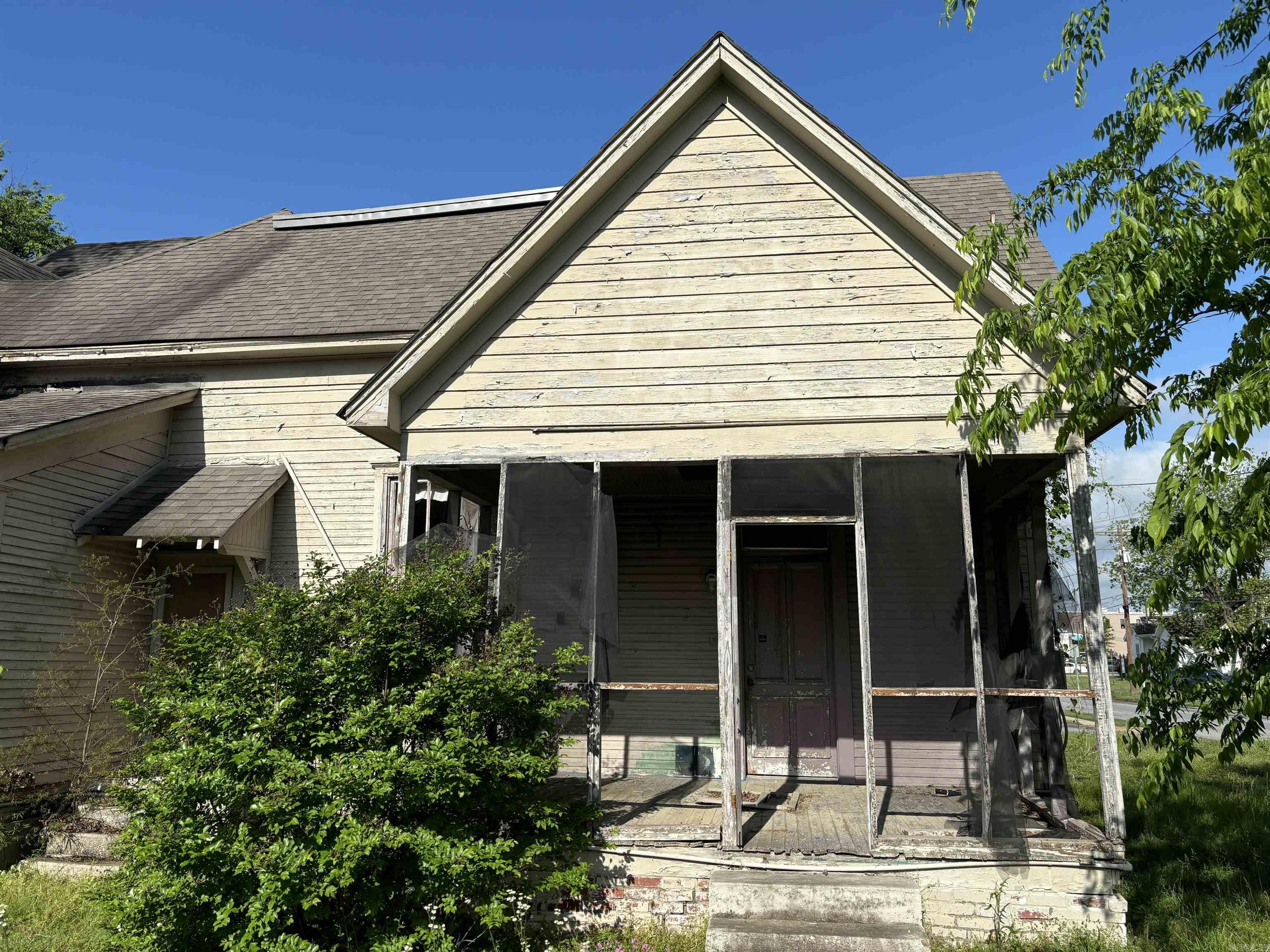 307  E Center  Searcy, AR