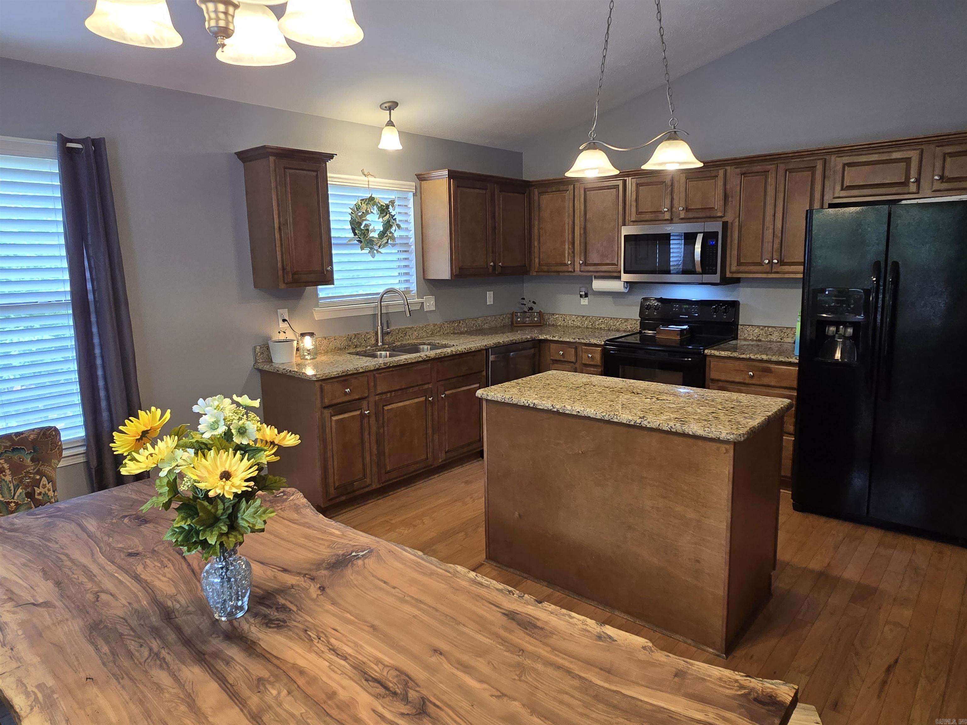 200  Red Oak  Mayflower, AR