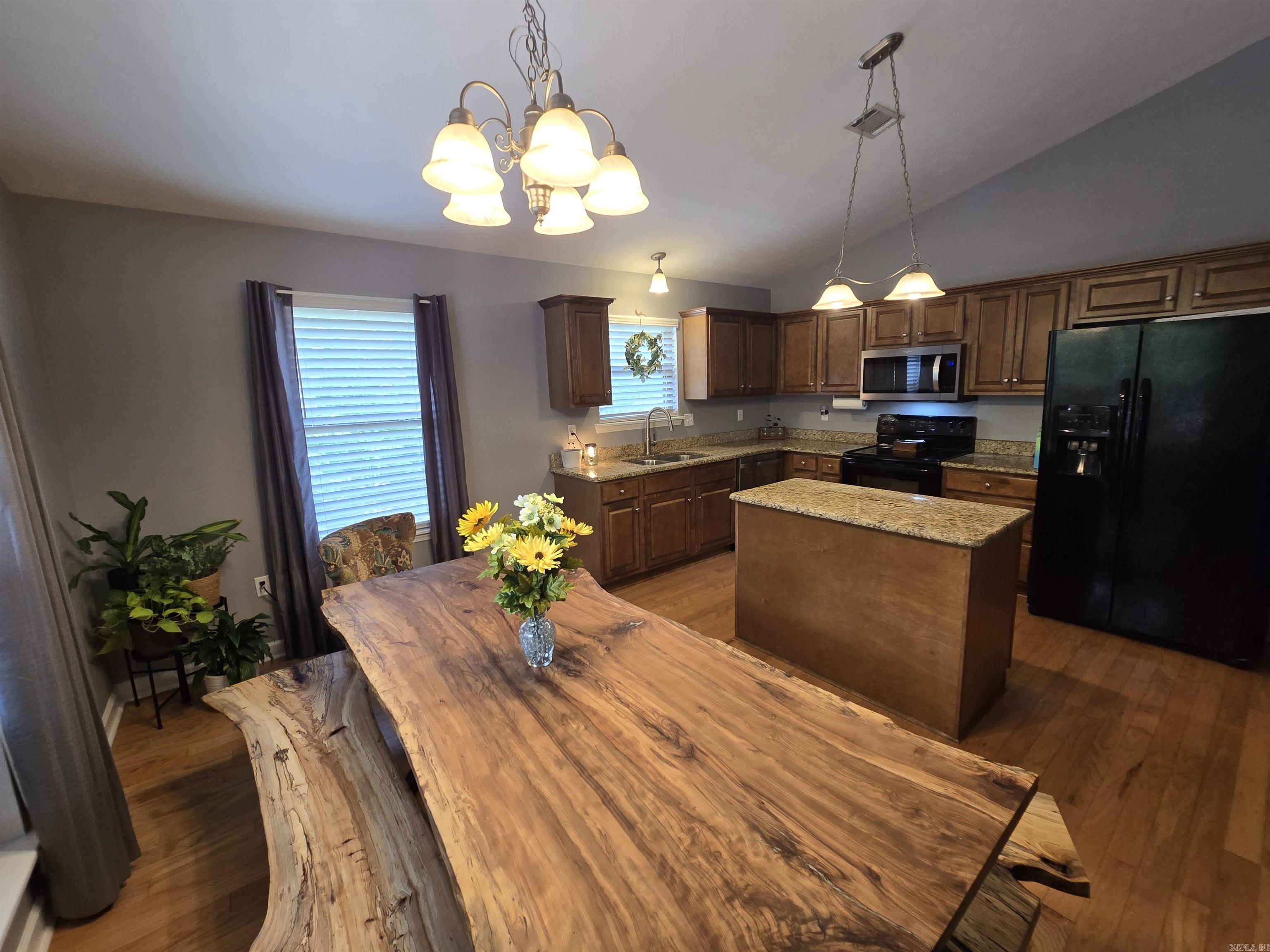 200  Red Oak  Mayflower, AR