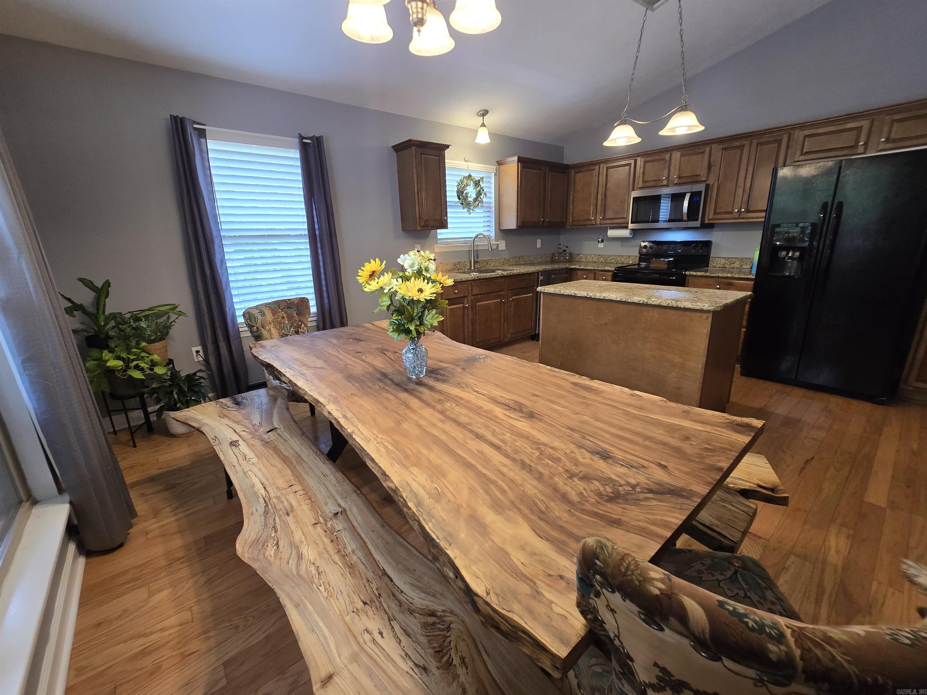 200  Red Oak  Mayflower, AR