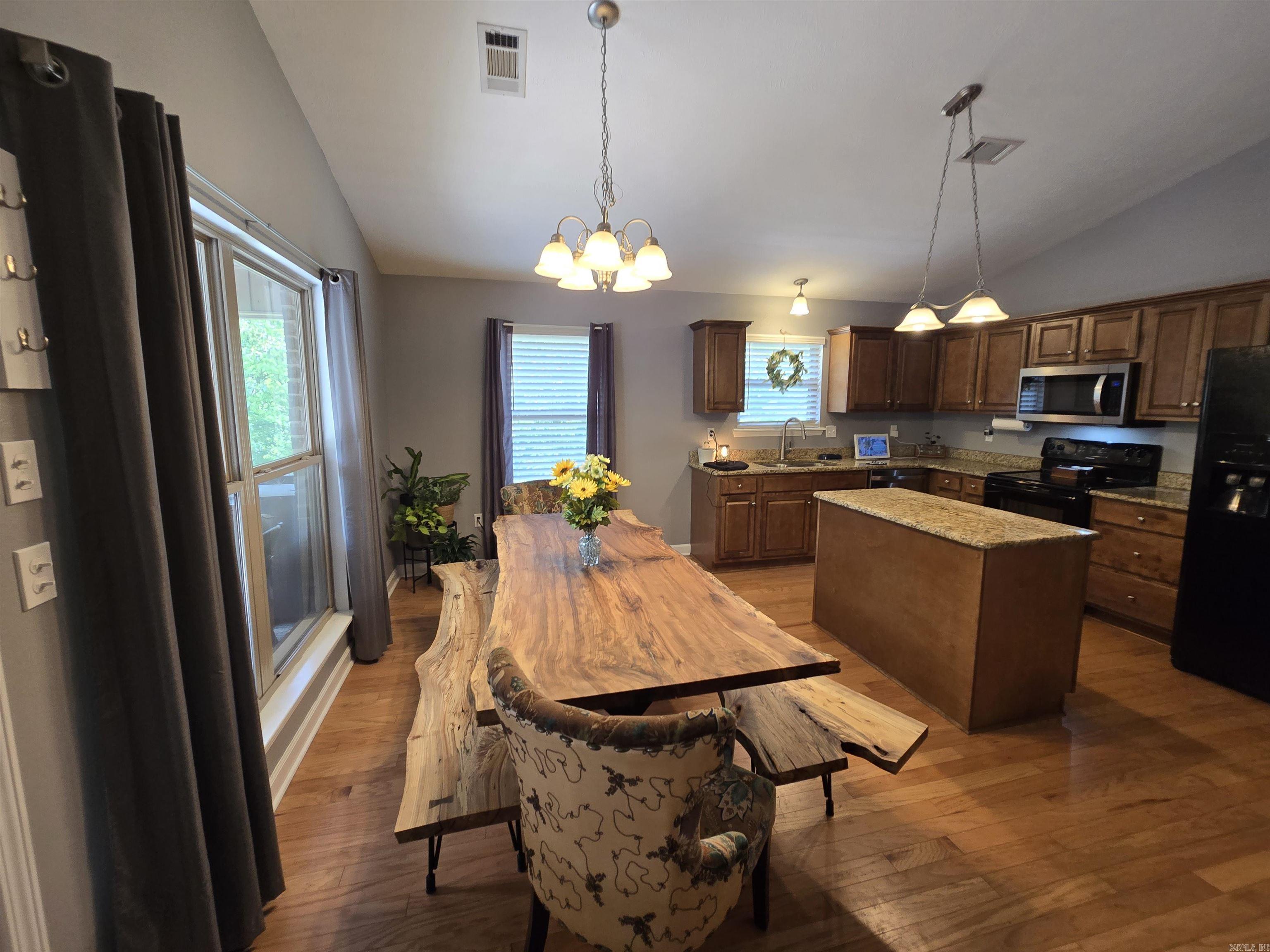 200  Red Oak  Mayflower, AR