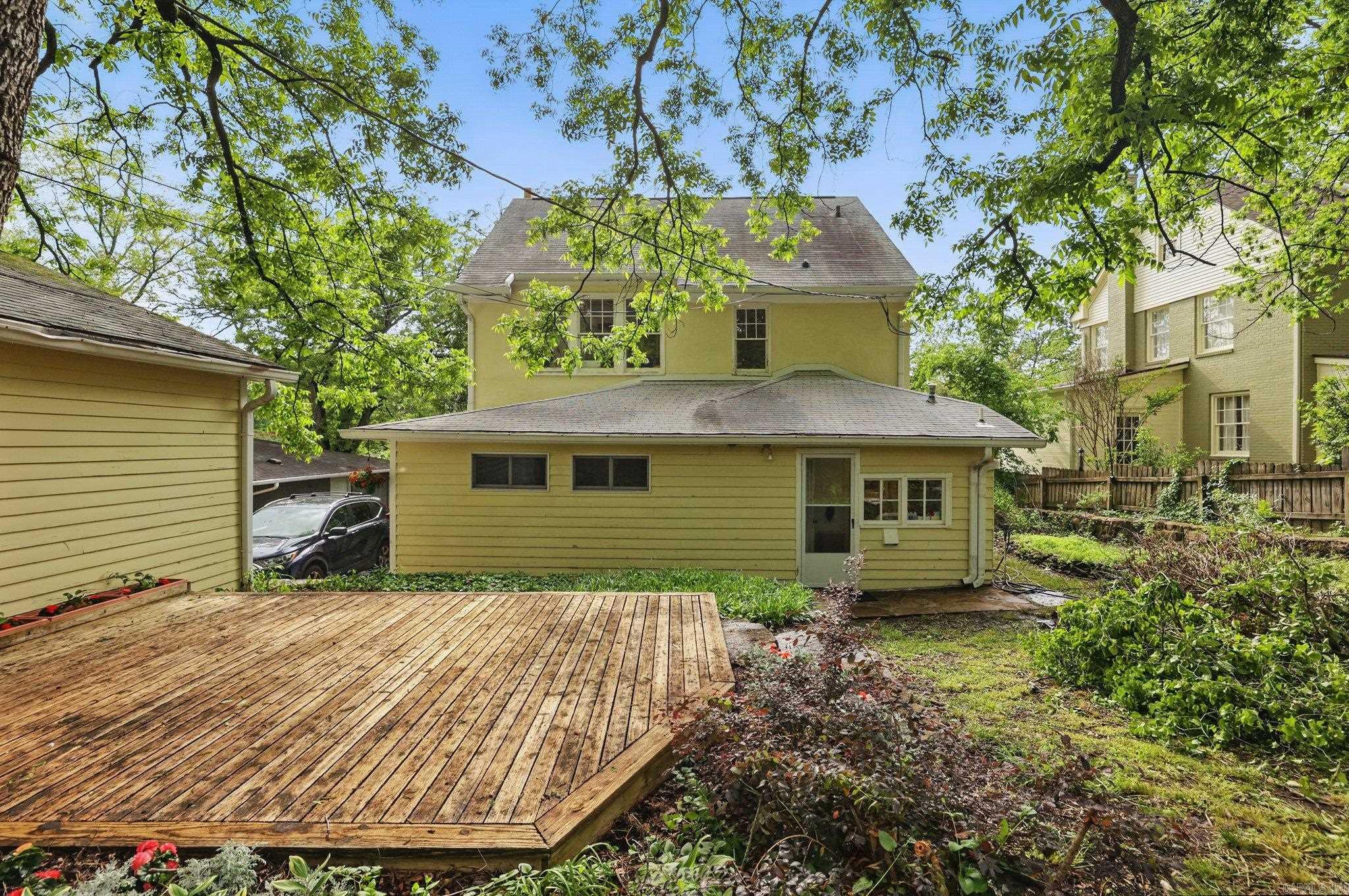 213 Colonial Court Little Rock, AR 72205