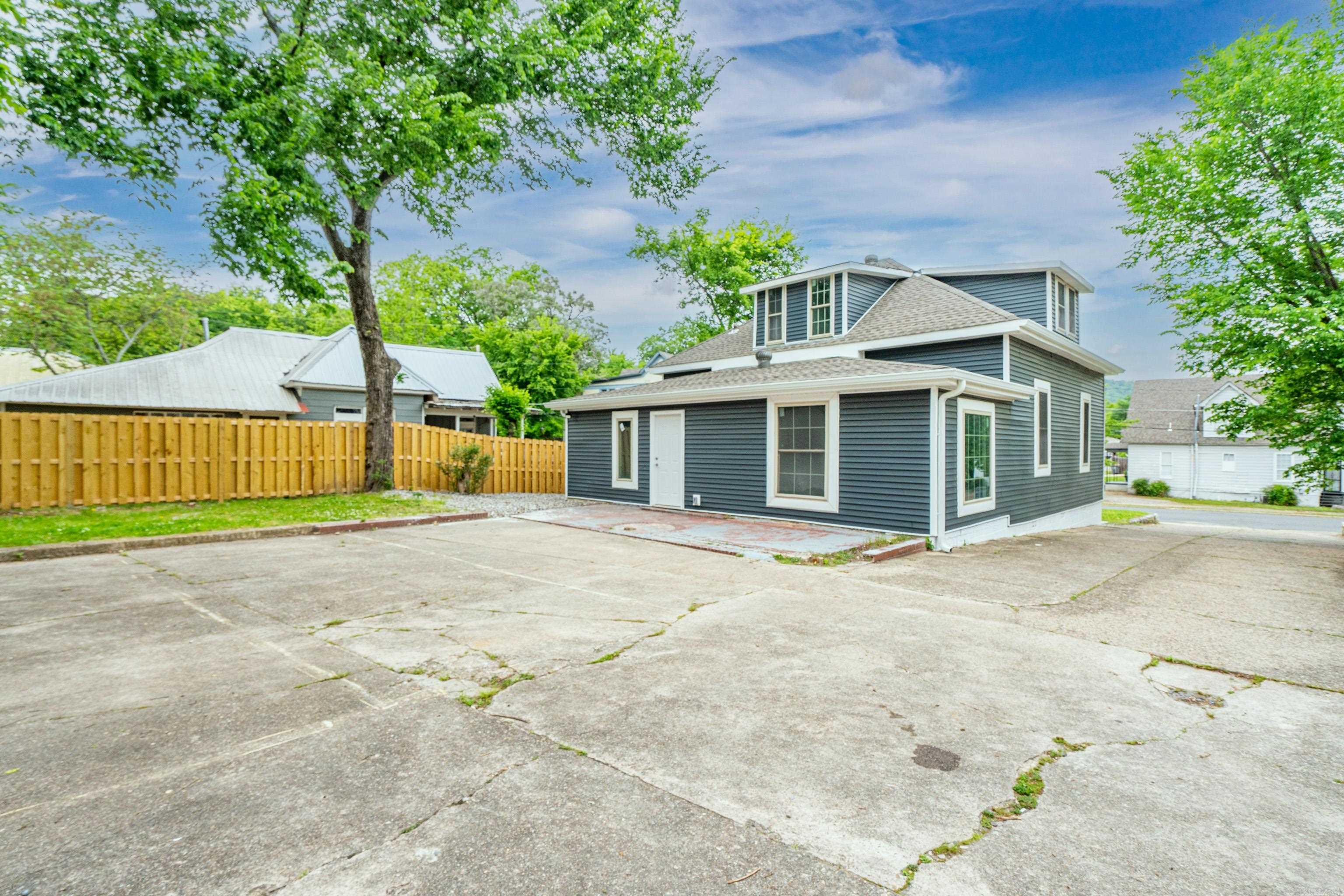 207  Hagen  Hot Springs, AR