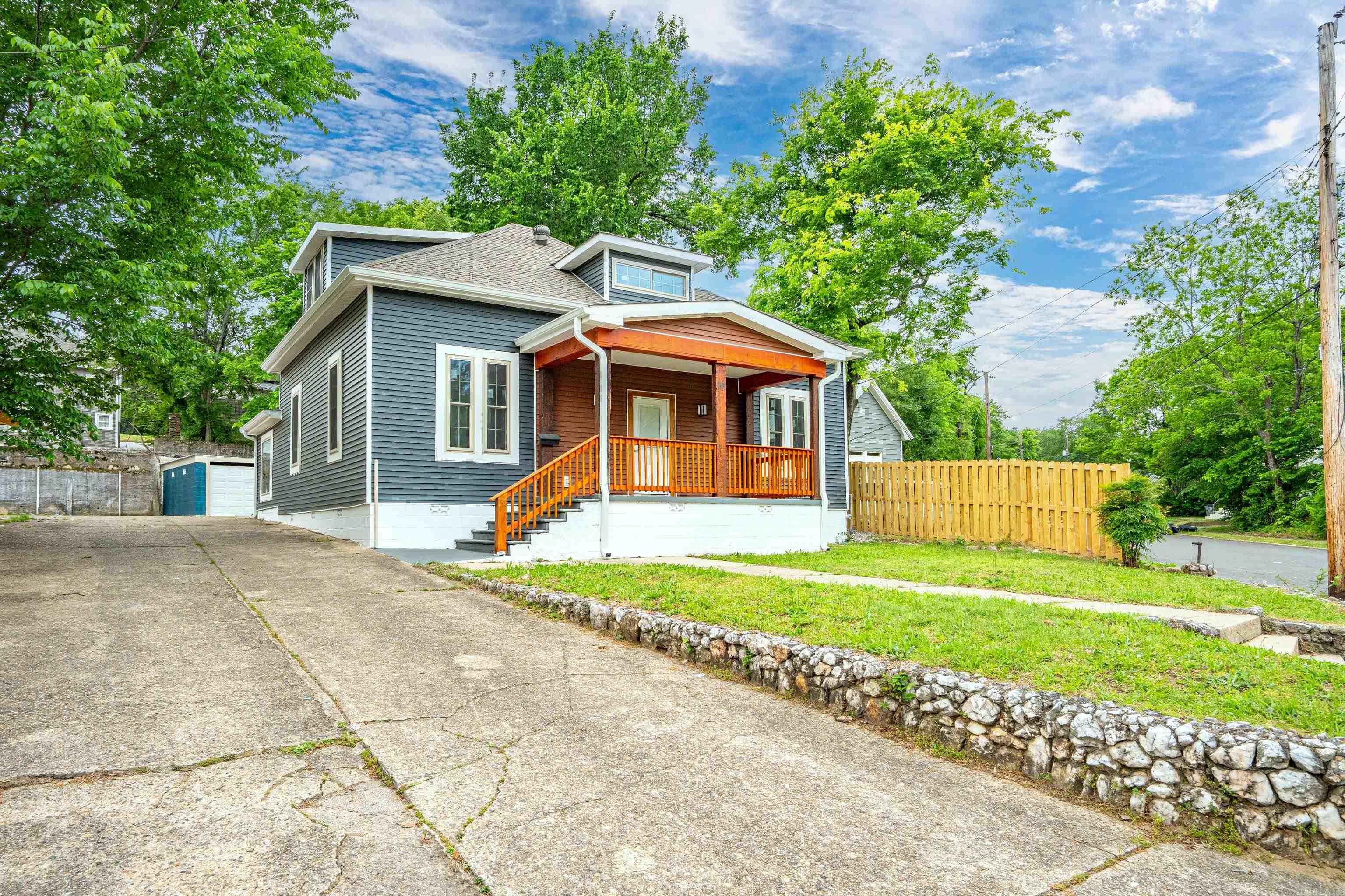 207  Hagen  Hot Springs, AR