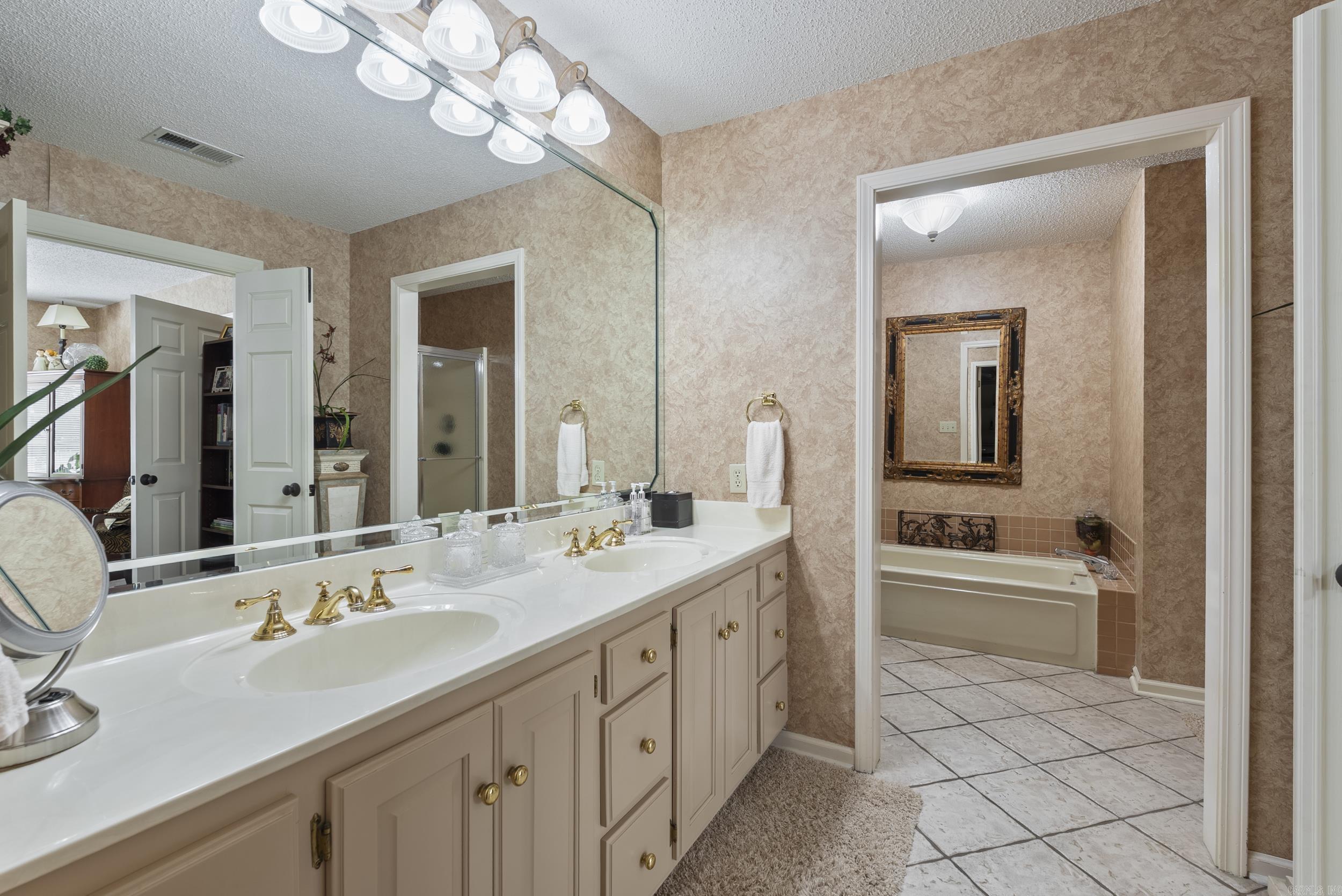 5 Edgehill Drive Searcy, AR 72143