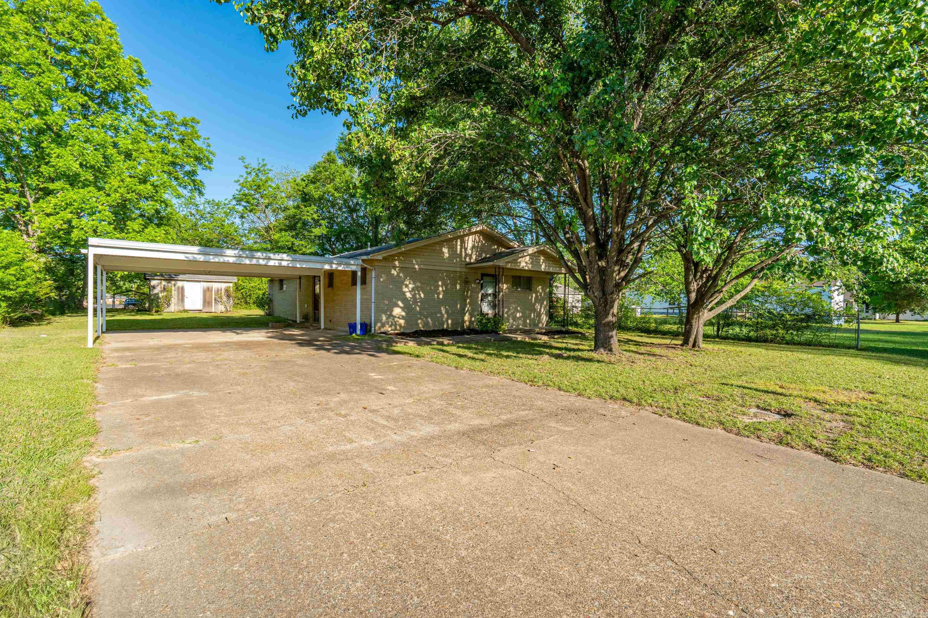 1015 S 13th  St  Arkadelphia, AR
