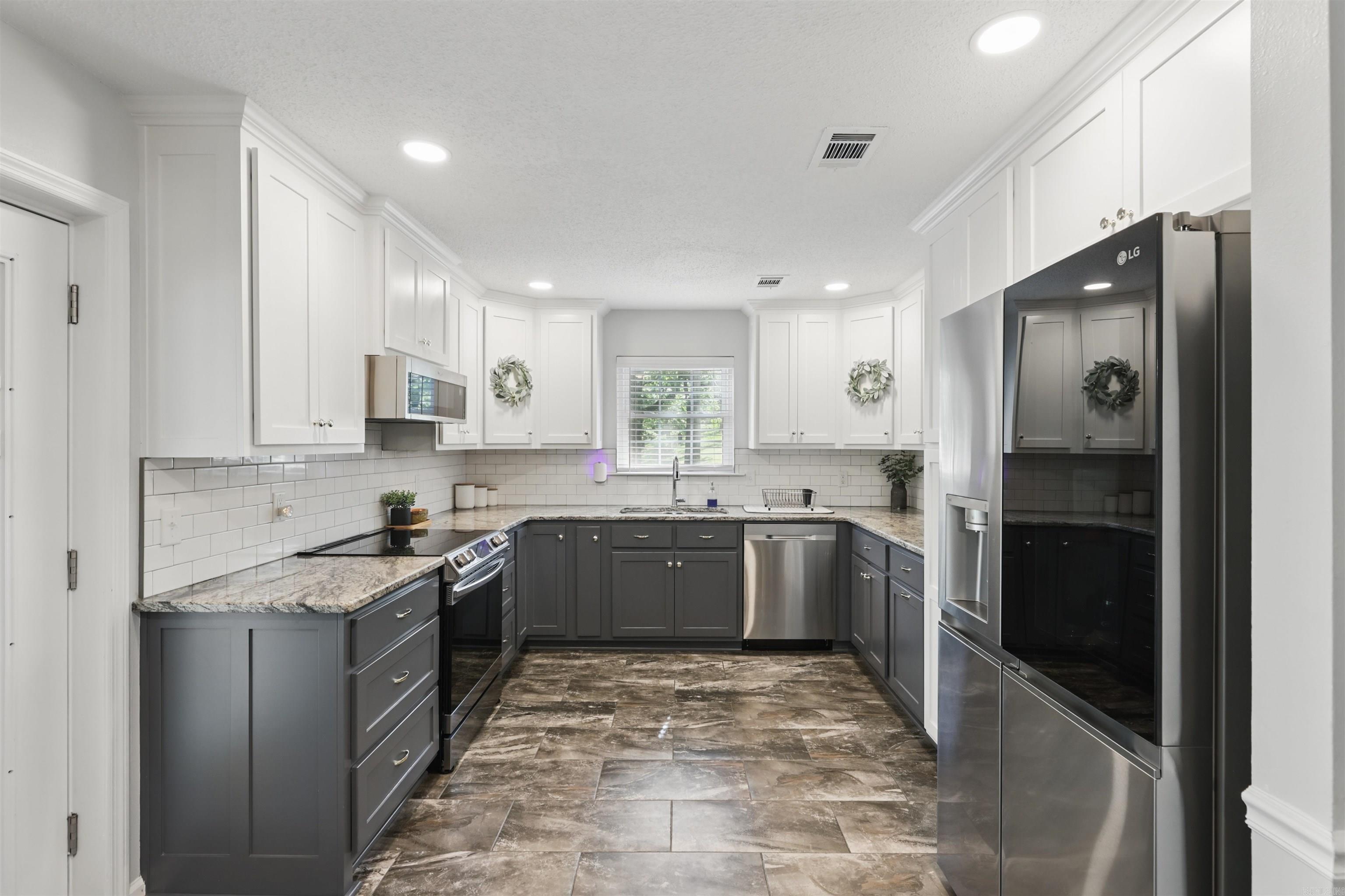 117  Lewisburg  Austin, AR