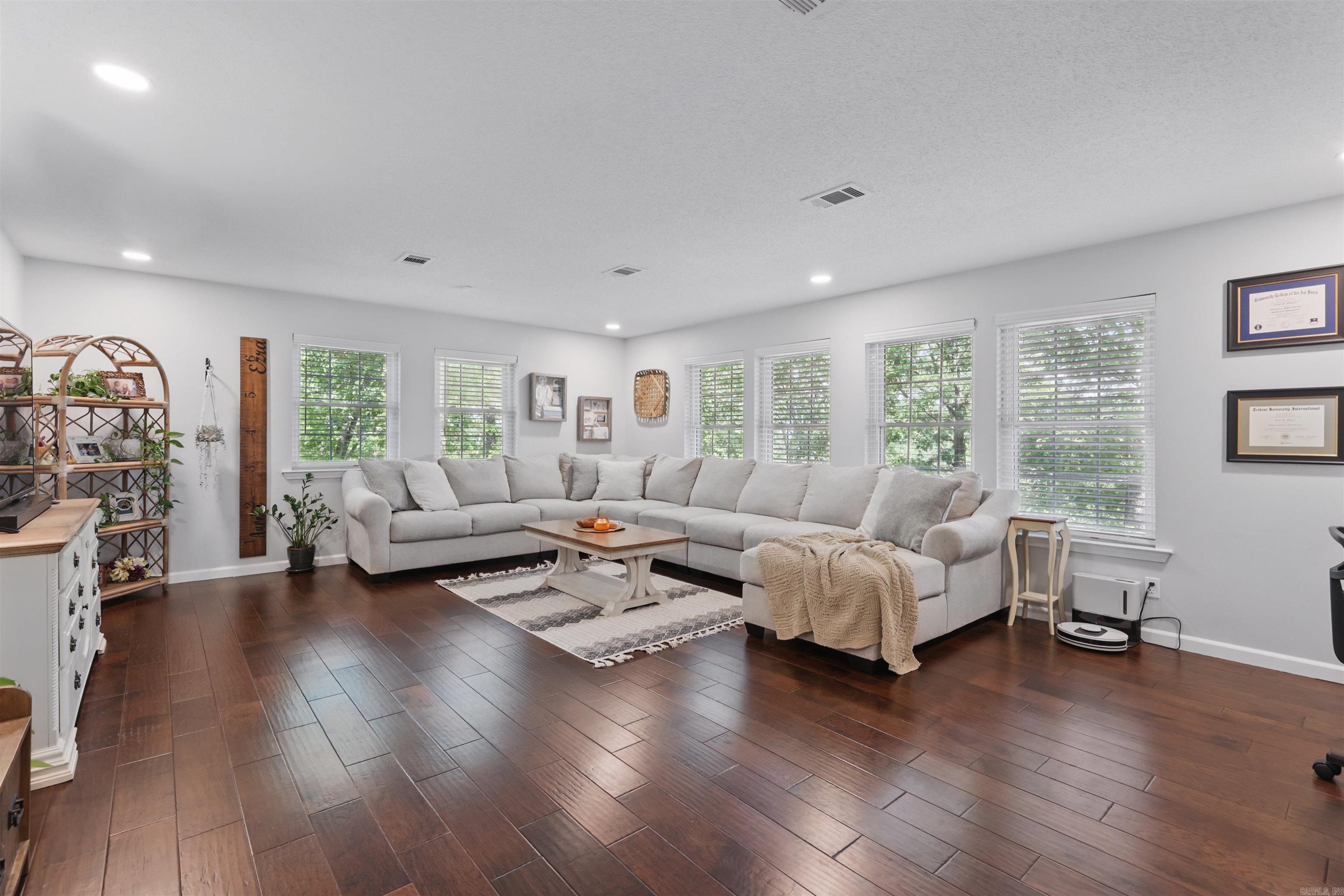 117  Lewisburg  Austin, AR