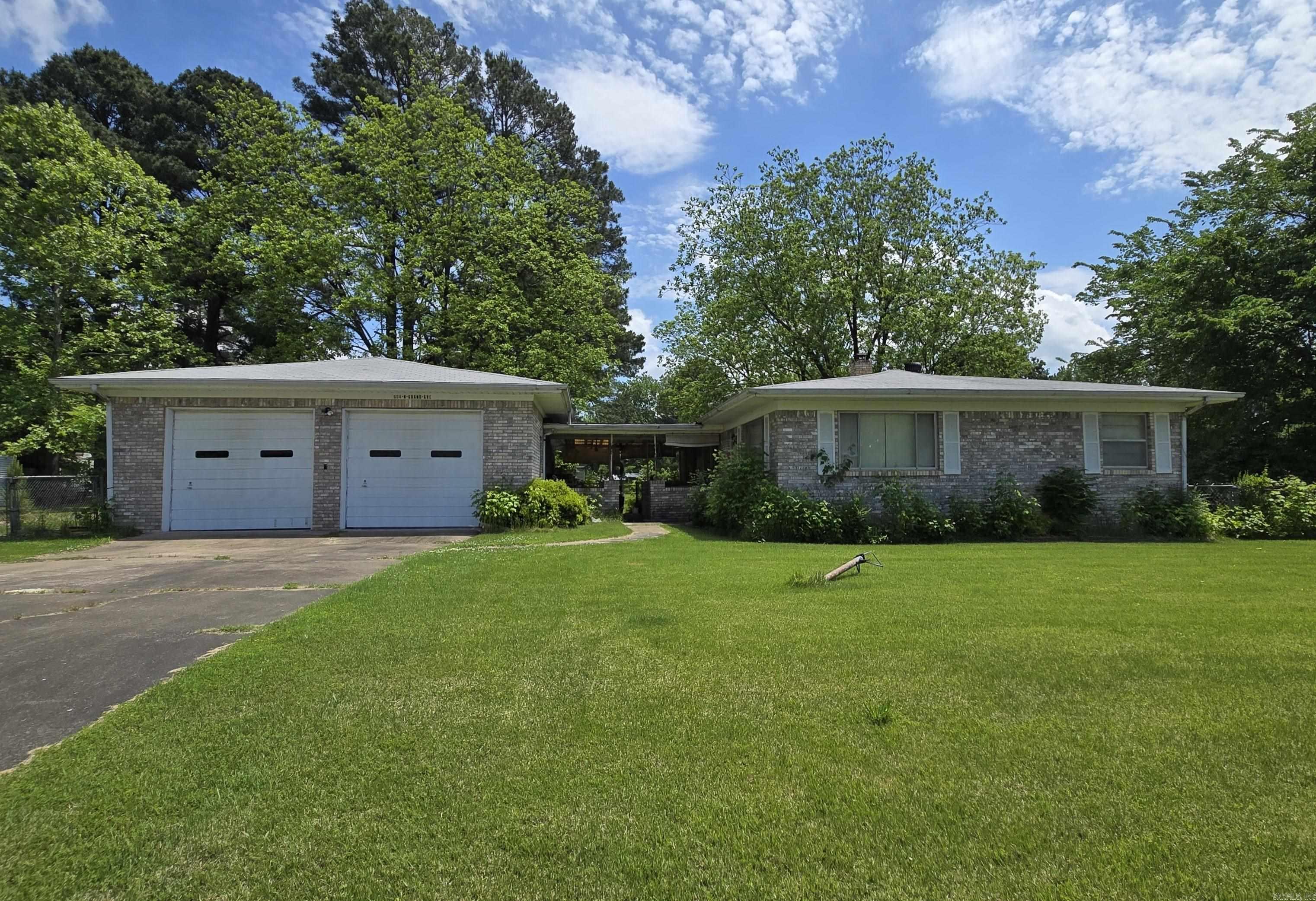 604 N Grand  McRae, AR