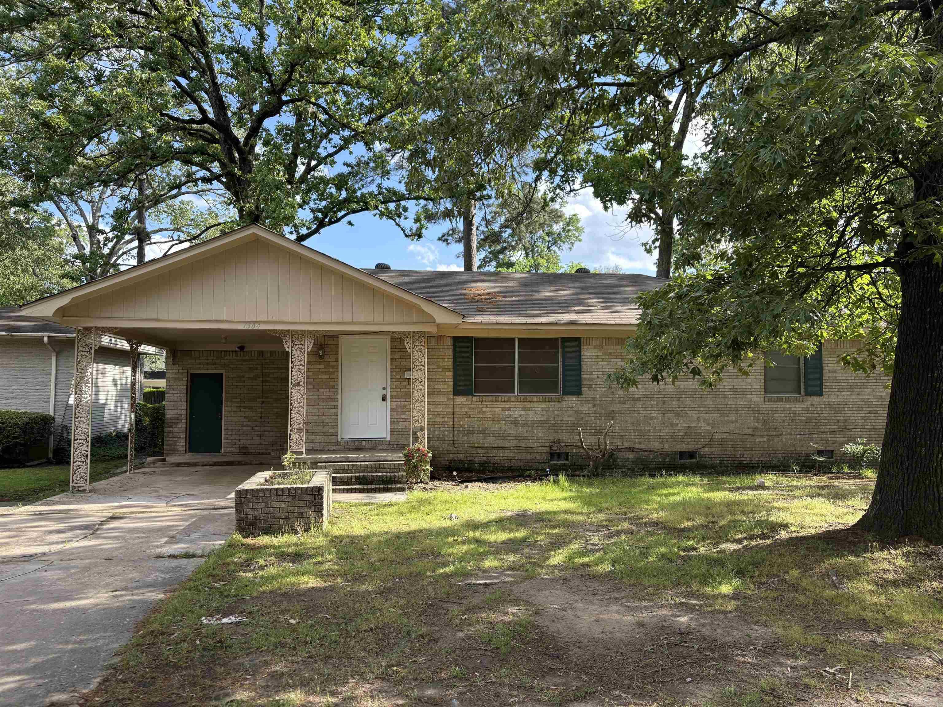 1504 W 34th Ave