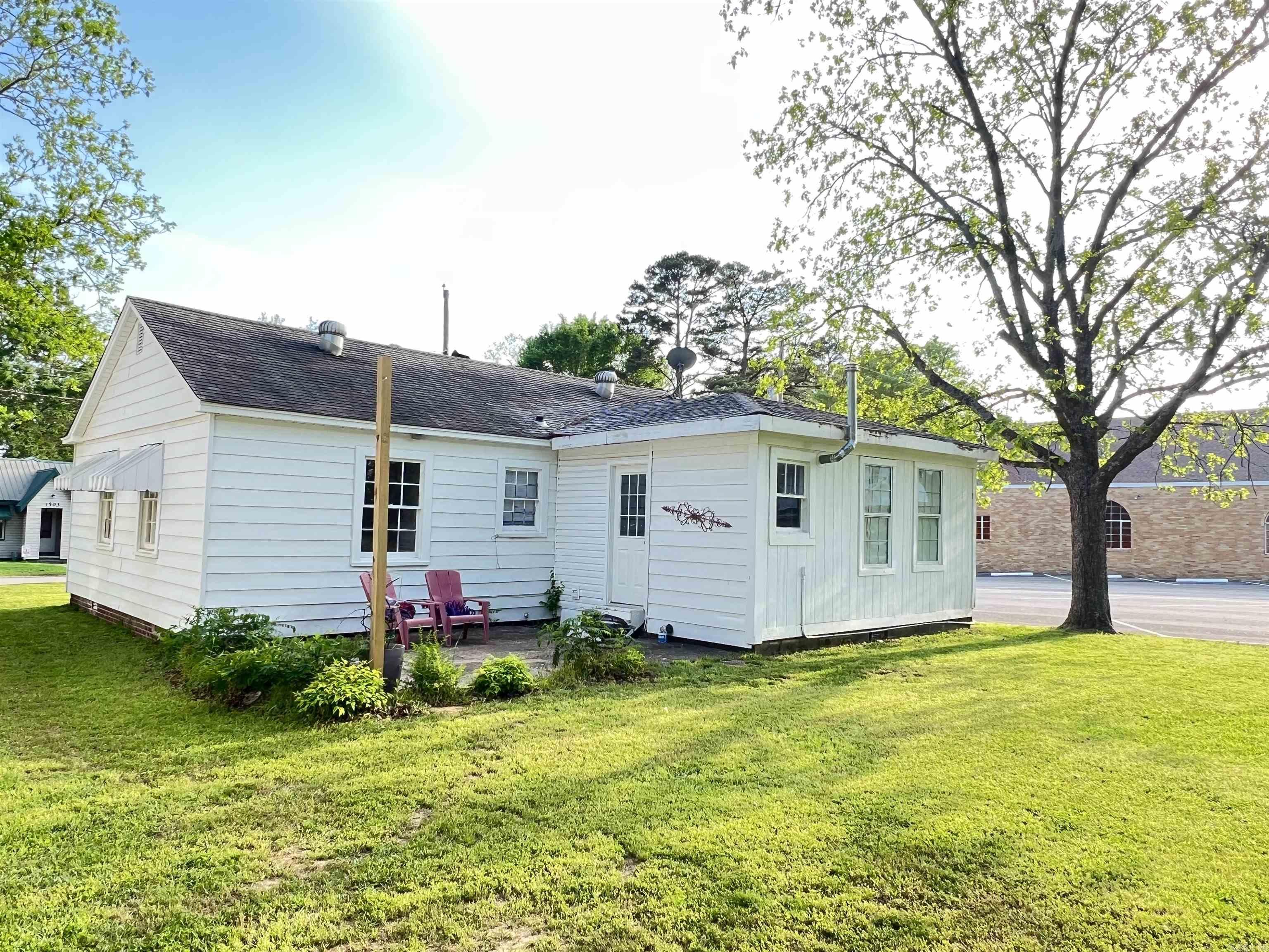 1504 W Center  Searcy, AR