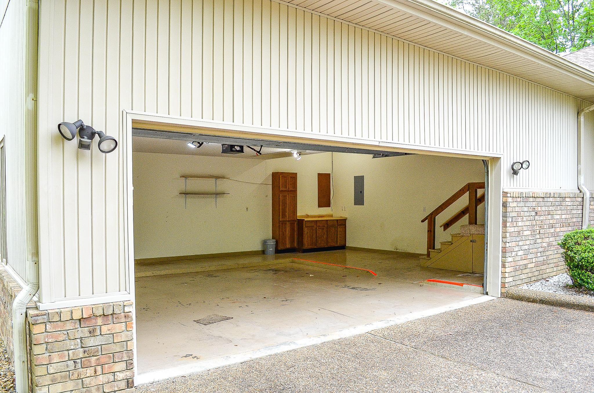 23  Villacarriedo Dr.  Hot Springs Village, AR