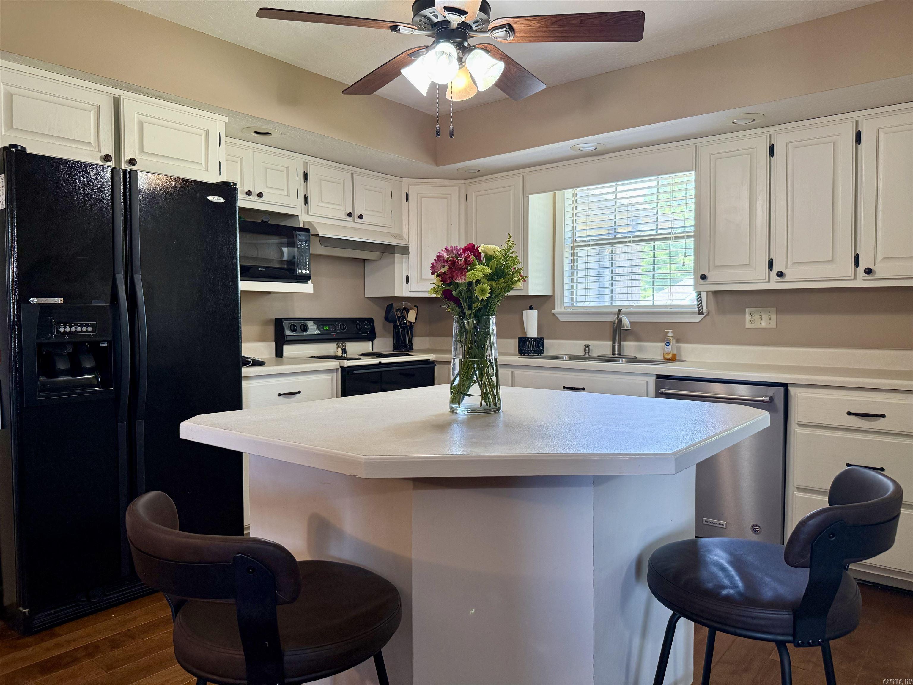 1702  Robinwood  Paragould, AR