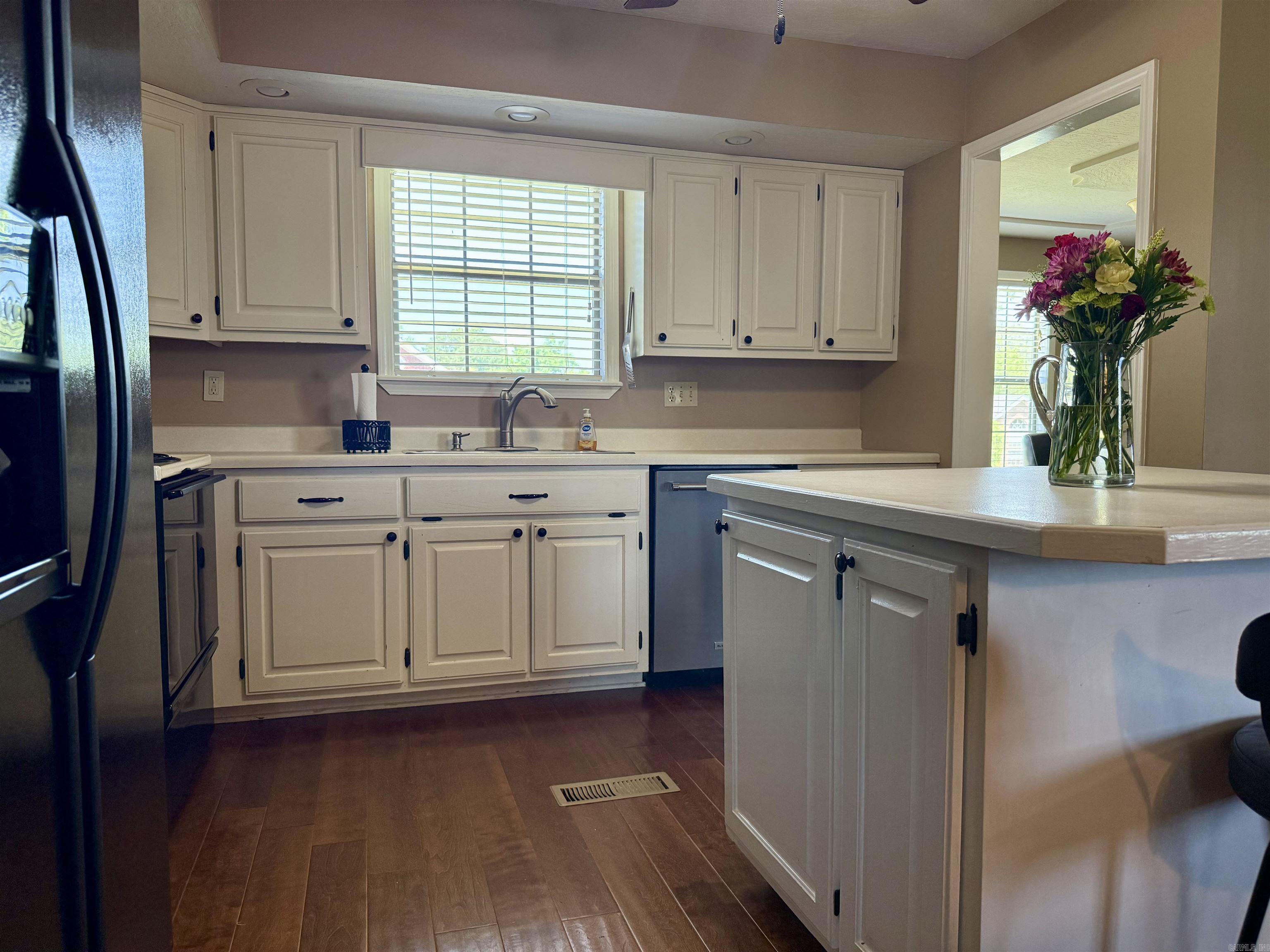 1702  Robinwood  Paragould, AR