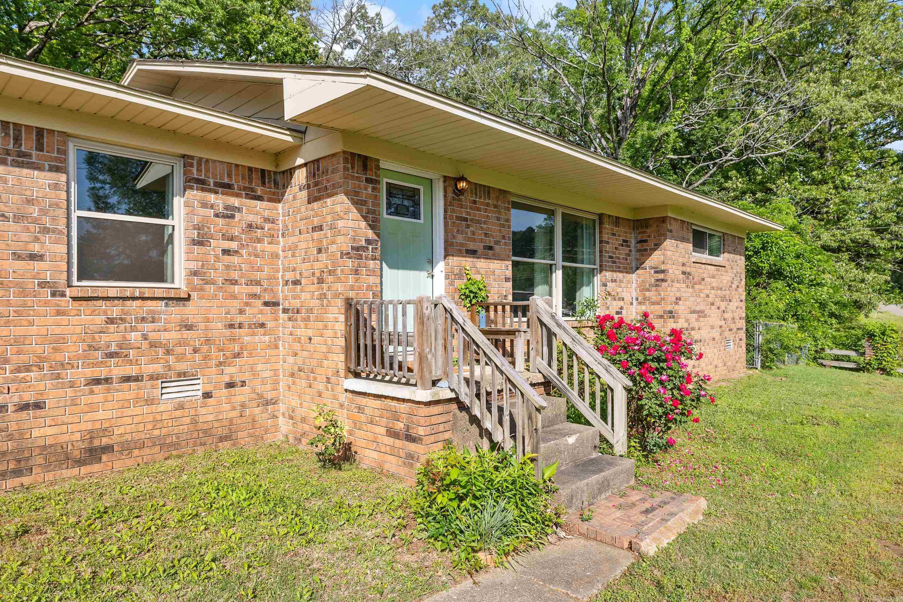 2318 W Lakeview  Benton, AR