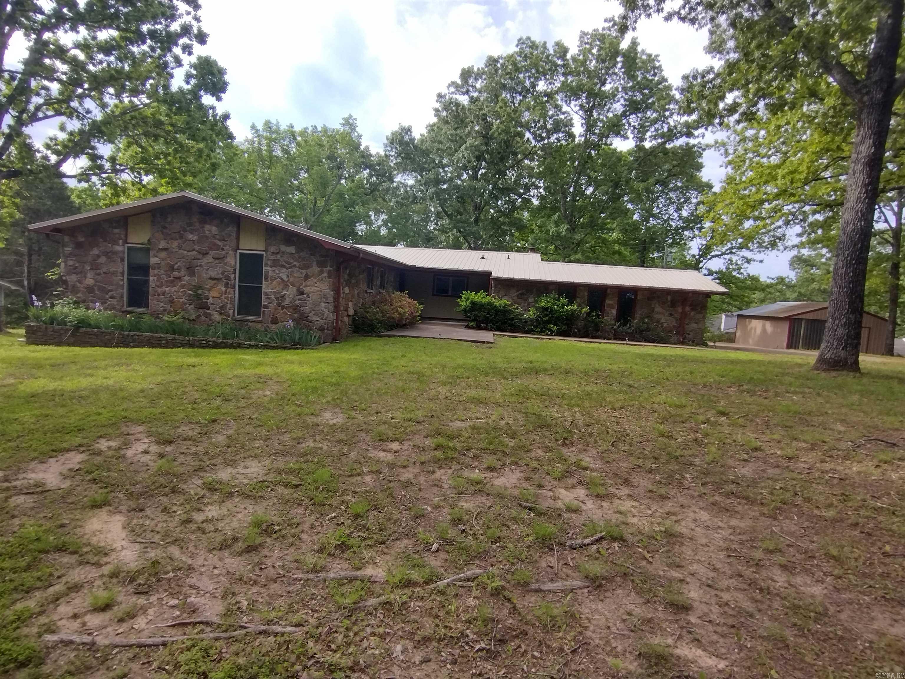 589  N Ridgeview  Mountain View, AR