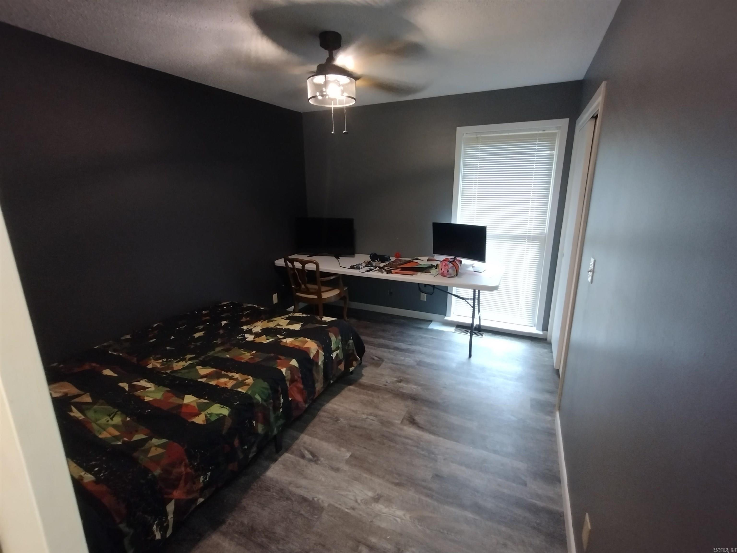 589  N Ridgeview  Mountain View, AR