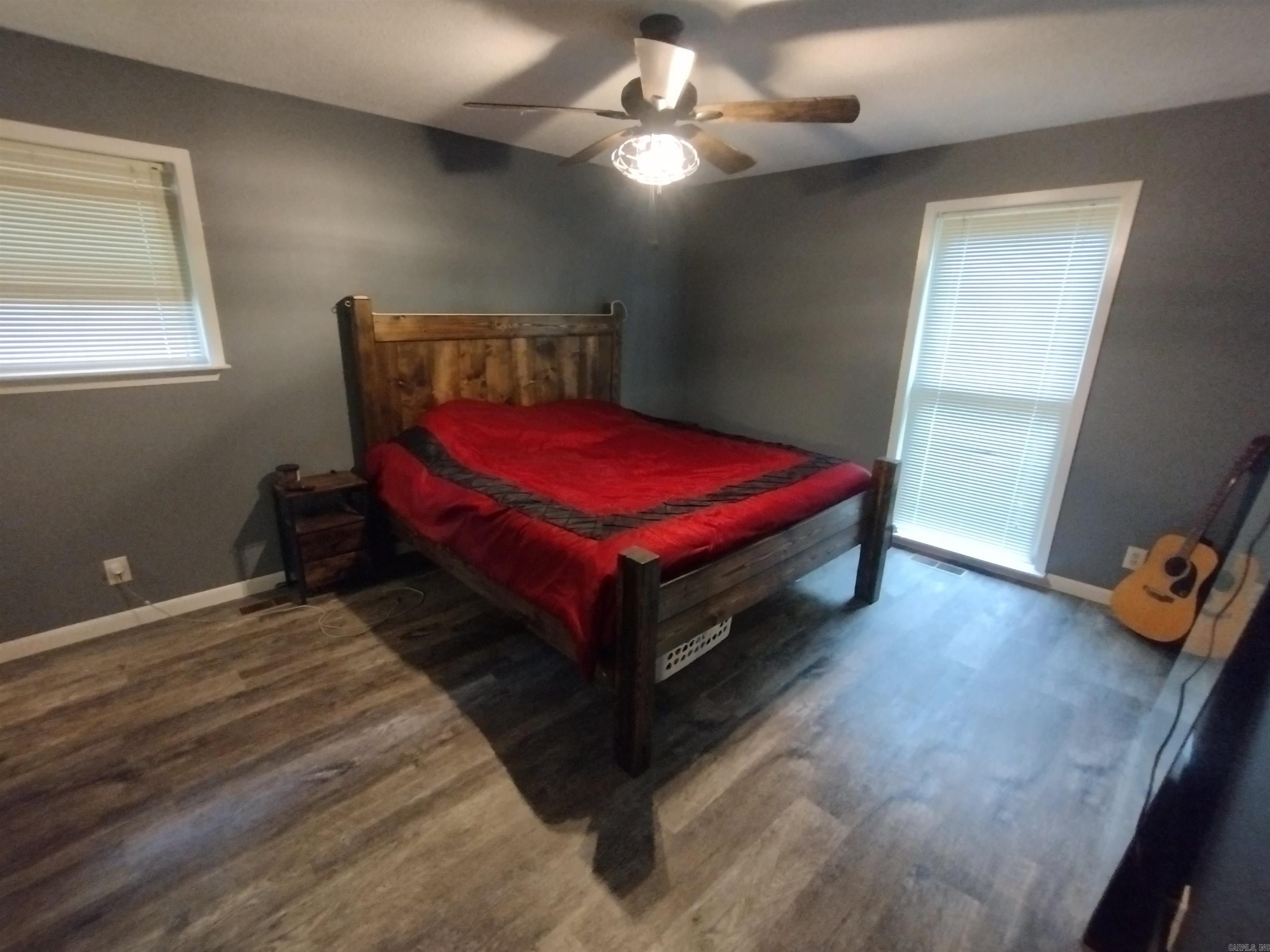589  N Ridgeview  Mountain View, AR