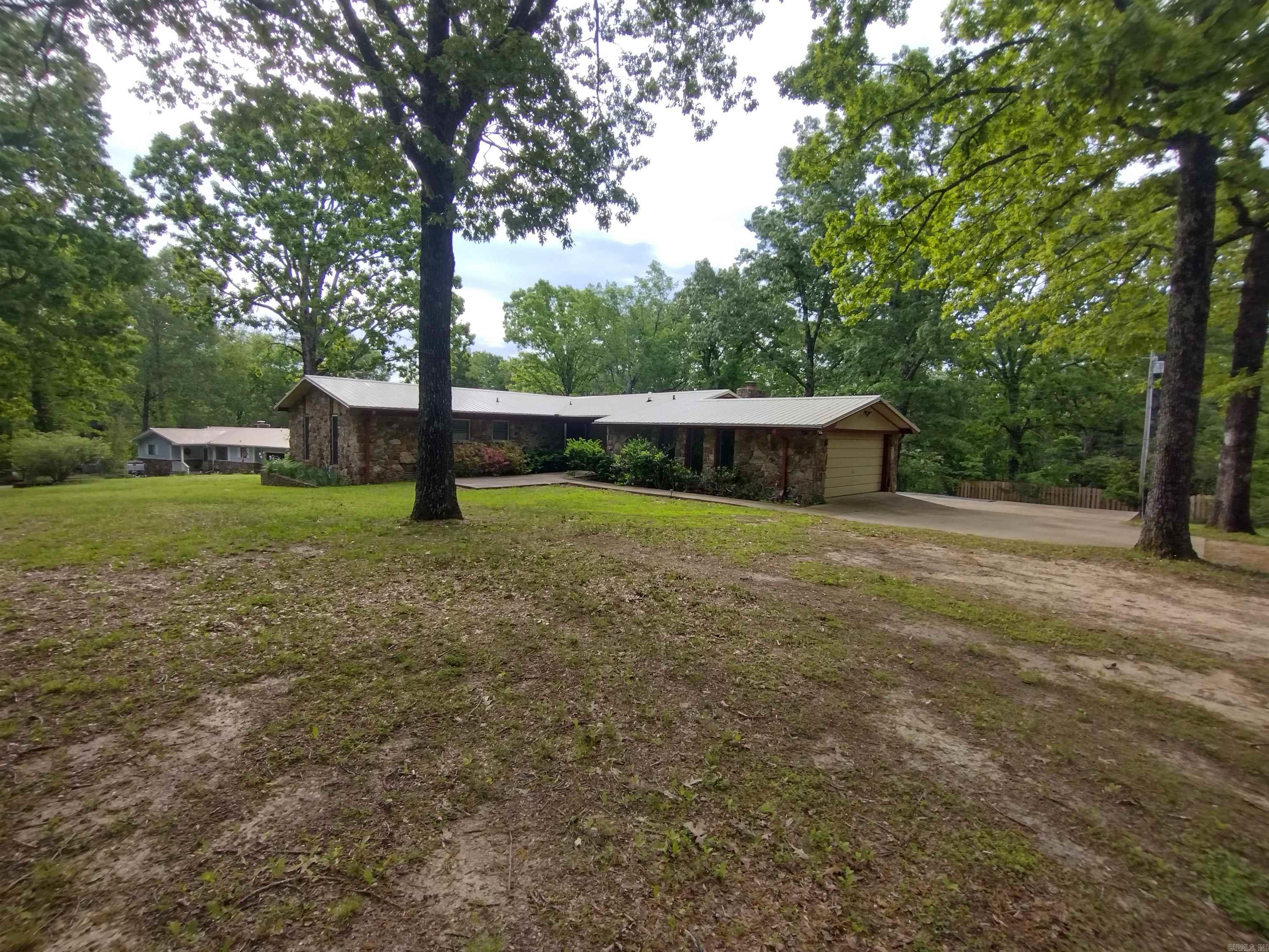 589  N Ridgeview  Mountain View, AR