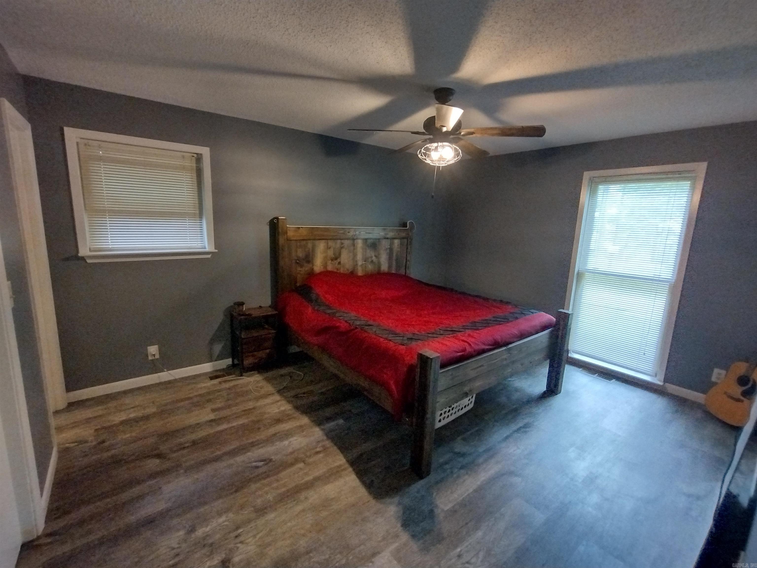 589  N Ridgeview  Mountain View, AR