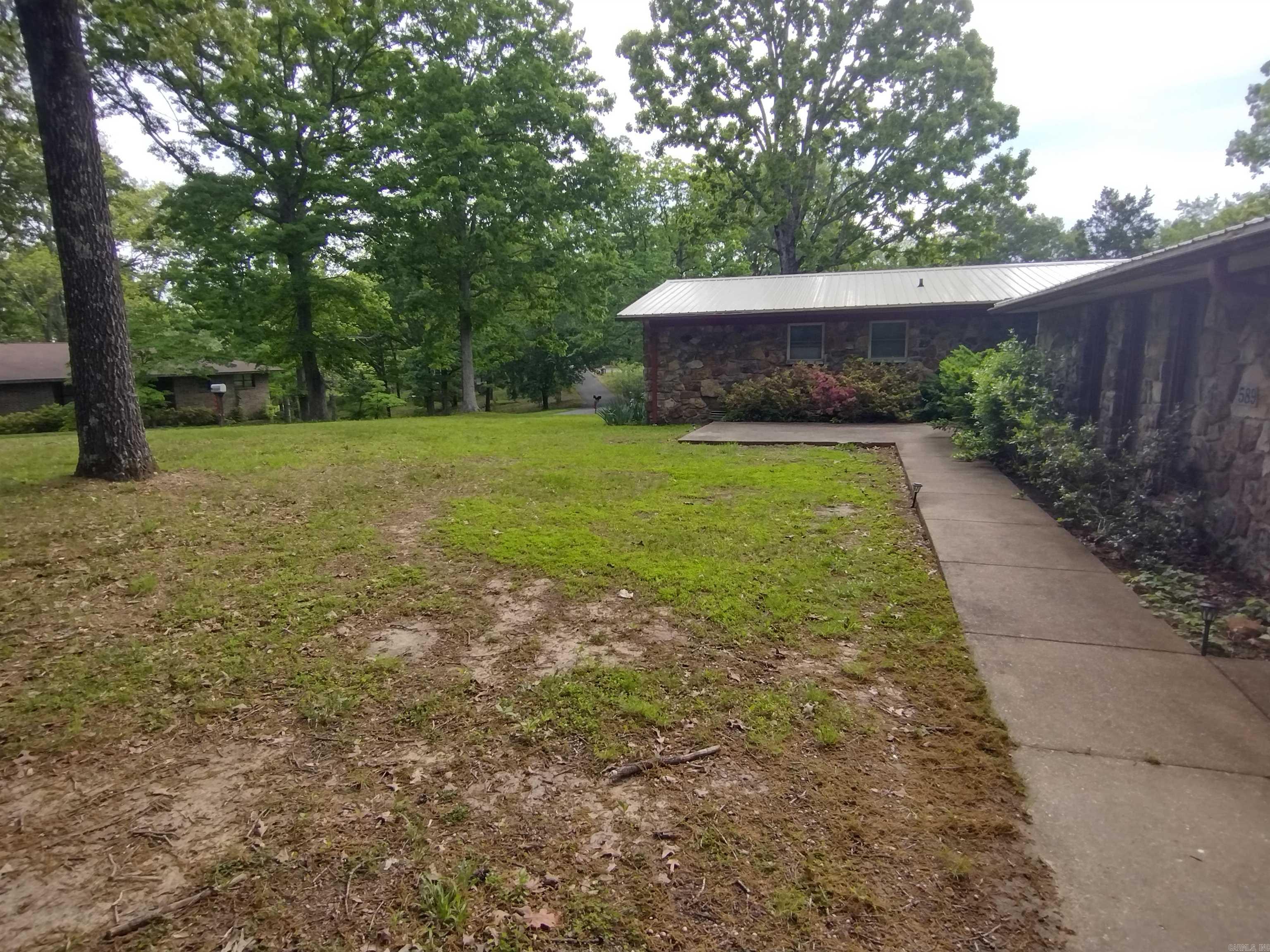 589  N Ridgeview  Mountain View, AR