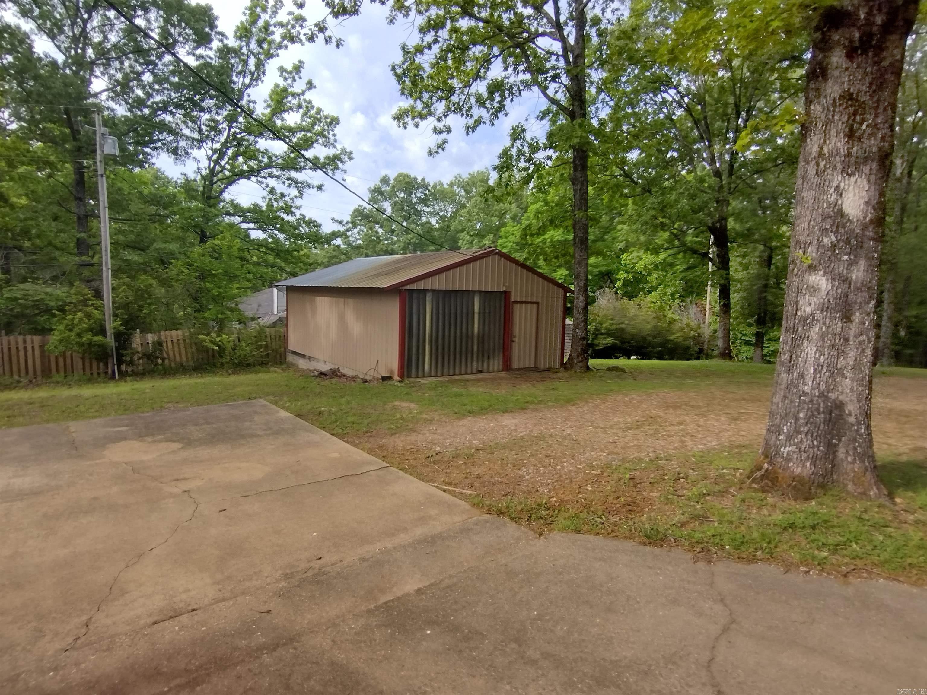 589  N Ridgeview  Mountain View, AR