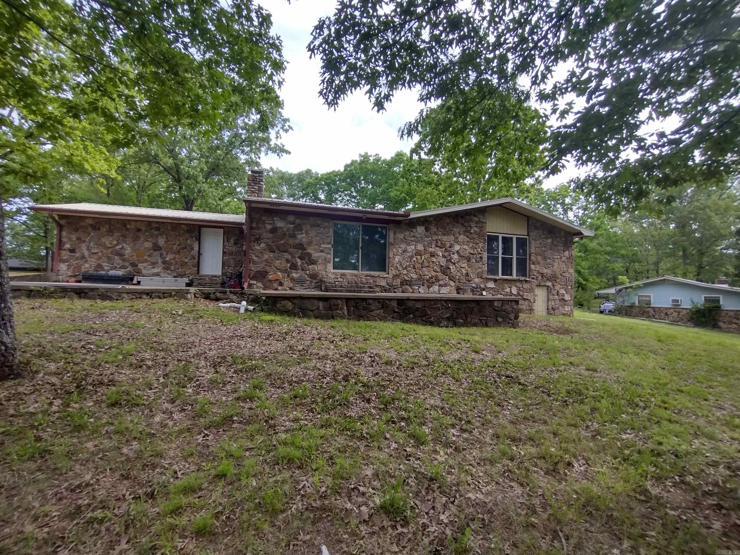 589  N Ridgeview  Mountain View, AR