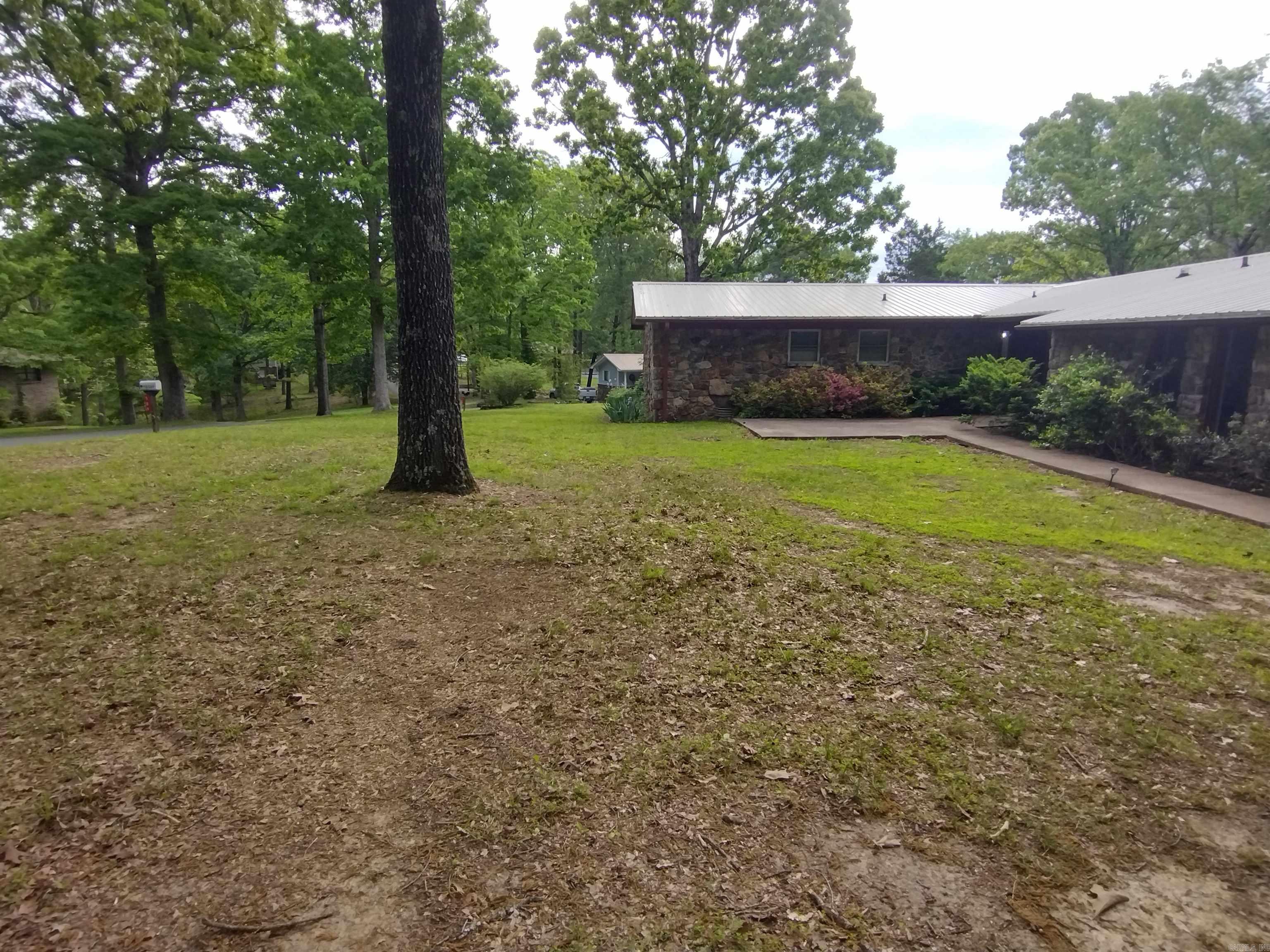 589  N Ridgeview  Mountain View, AR