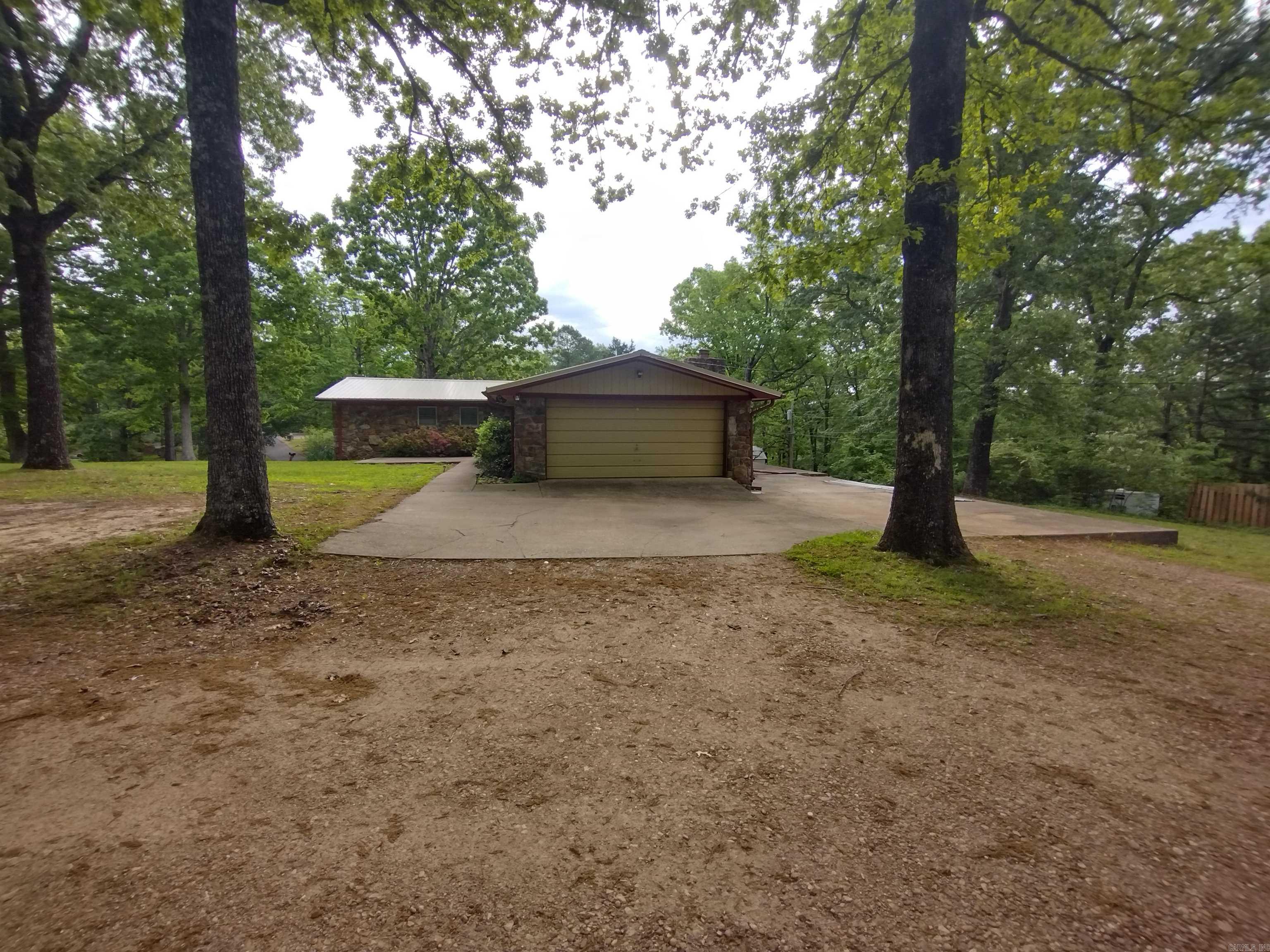 589  N Ridgeview  Mountain View, AR
