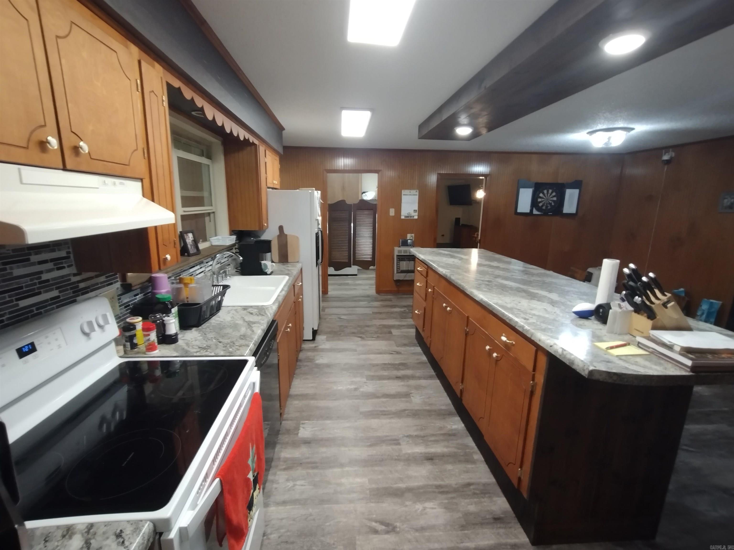 589  N Ridgeview  Mountain View, AR