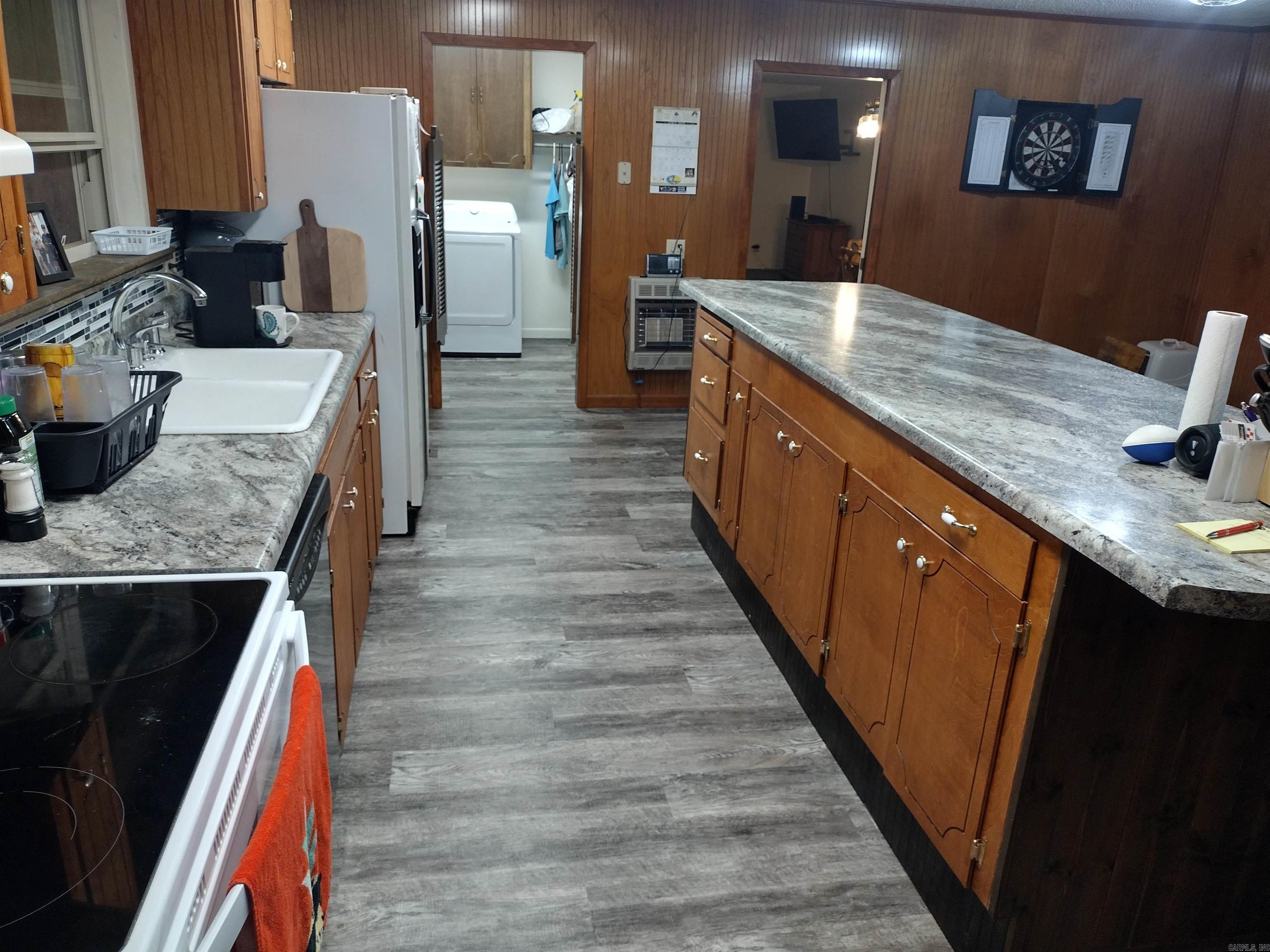 589  N Ridgeview  Mountain View, AR